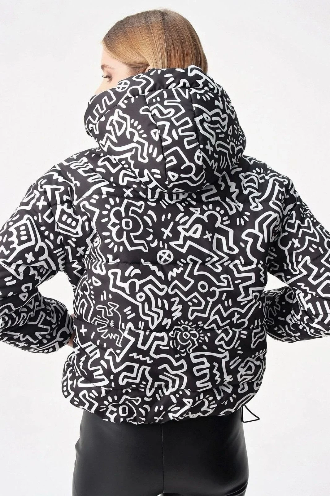 Kadın Grafiti Desen Kapüşonlu Bel Büzgülü Şişme Mont HZL22W-BD151171