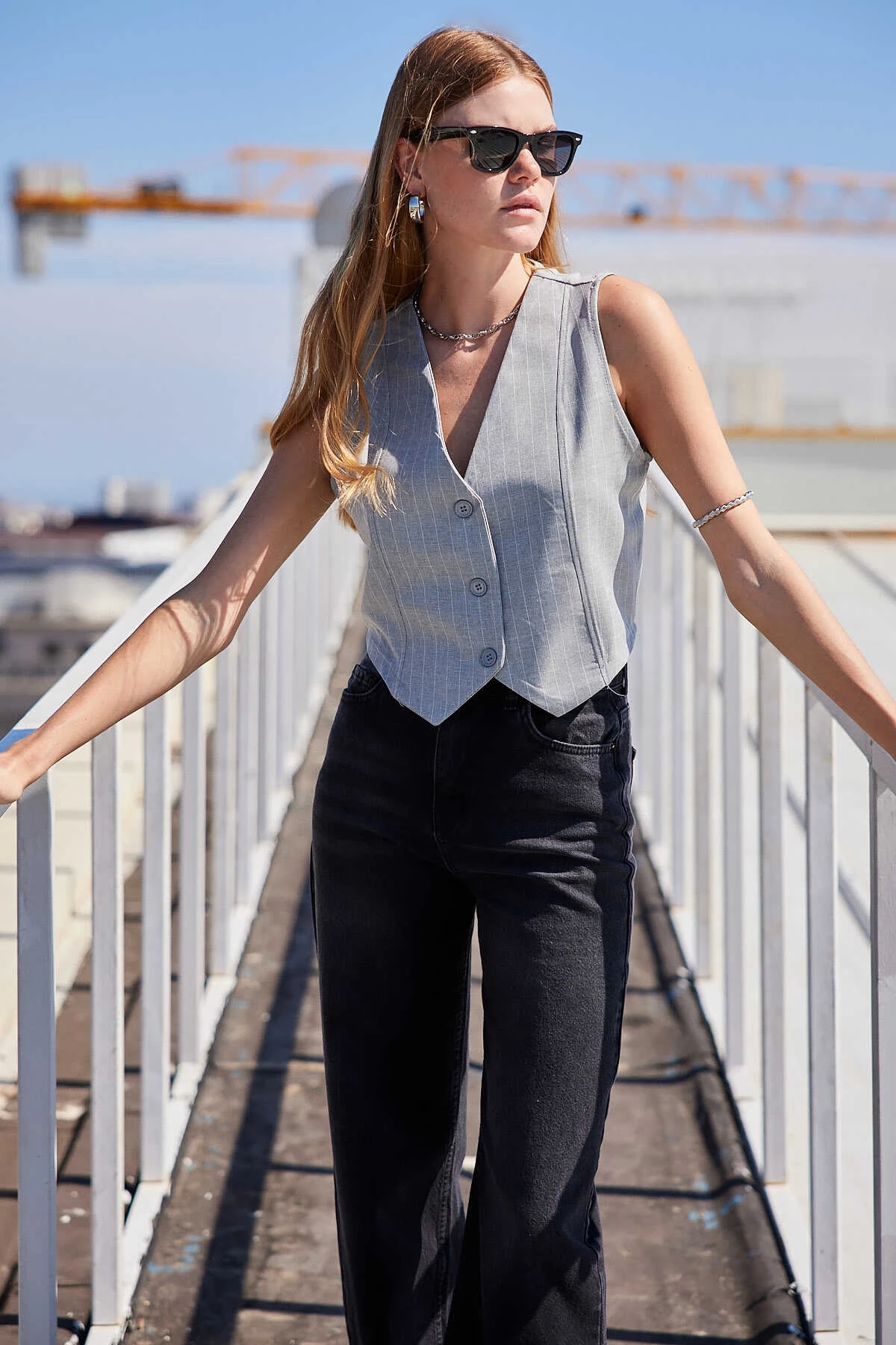 Kadın Gri Çizgili Düğmeli Astarsız Dokuma Yelek HZL24S-BD167941