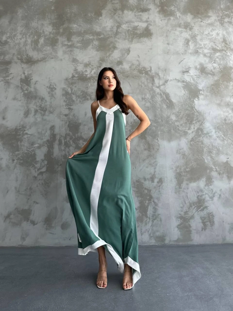 Kadın Haki Beyaz Detaylı Asimetrik Kesim V Yaka Ayarlanabilir İp Askılı Elbise HZL24S-MJ113041