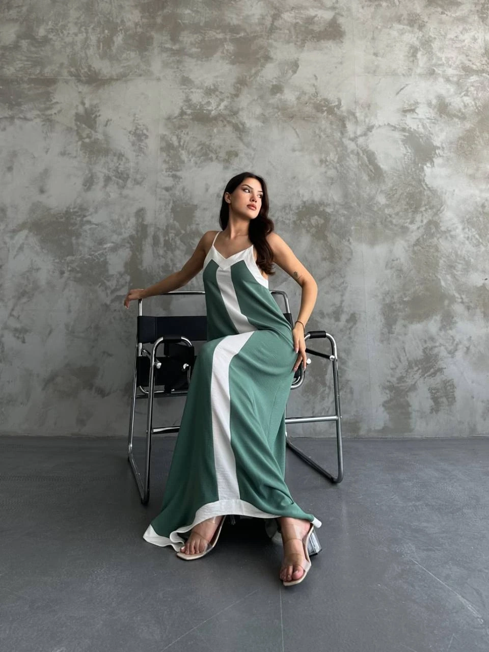 Kadın Haki Beyaz Detaylı Asimetrik Kesim V Yaka Ayarlanabilir İp Askılı Elbise HZL24S-MJ113041