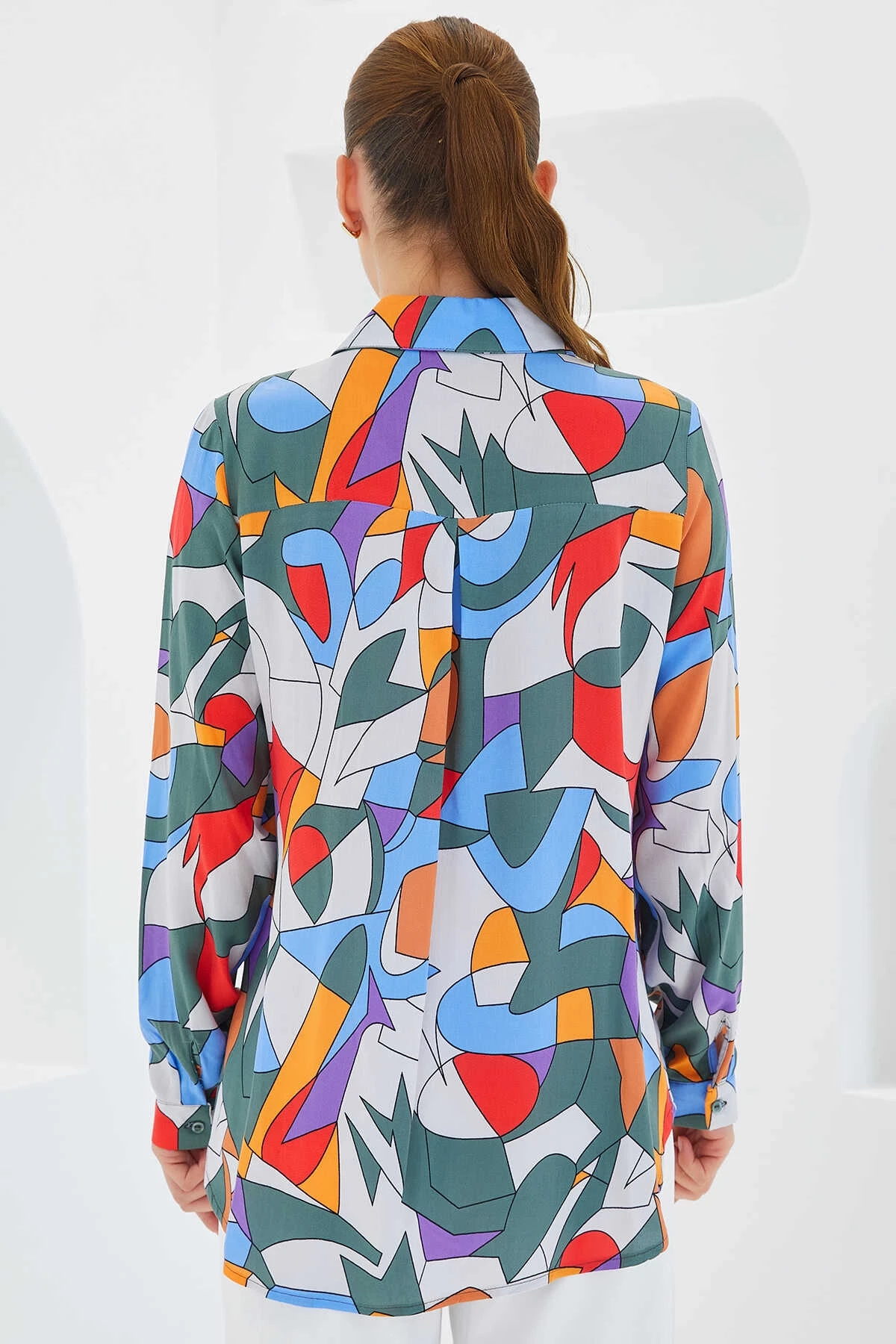 Kadın Haki Gri Mavi Kırmızı Geometrik Desenli Uzun Kolllu Oversize Viskon Gömlek HZL24S-BD1202251