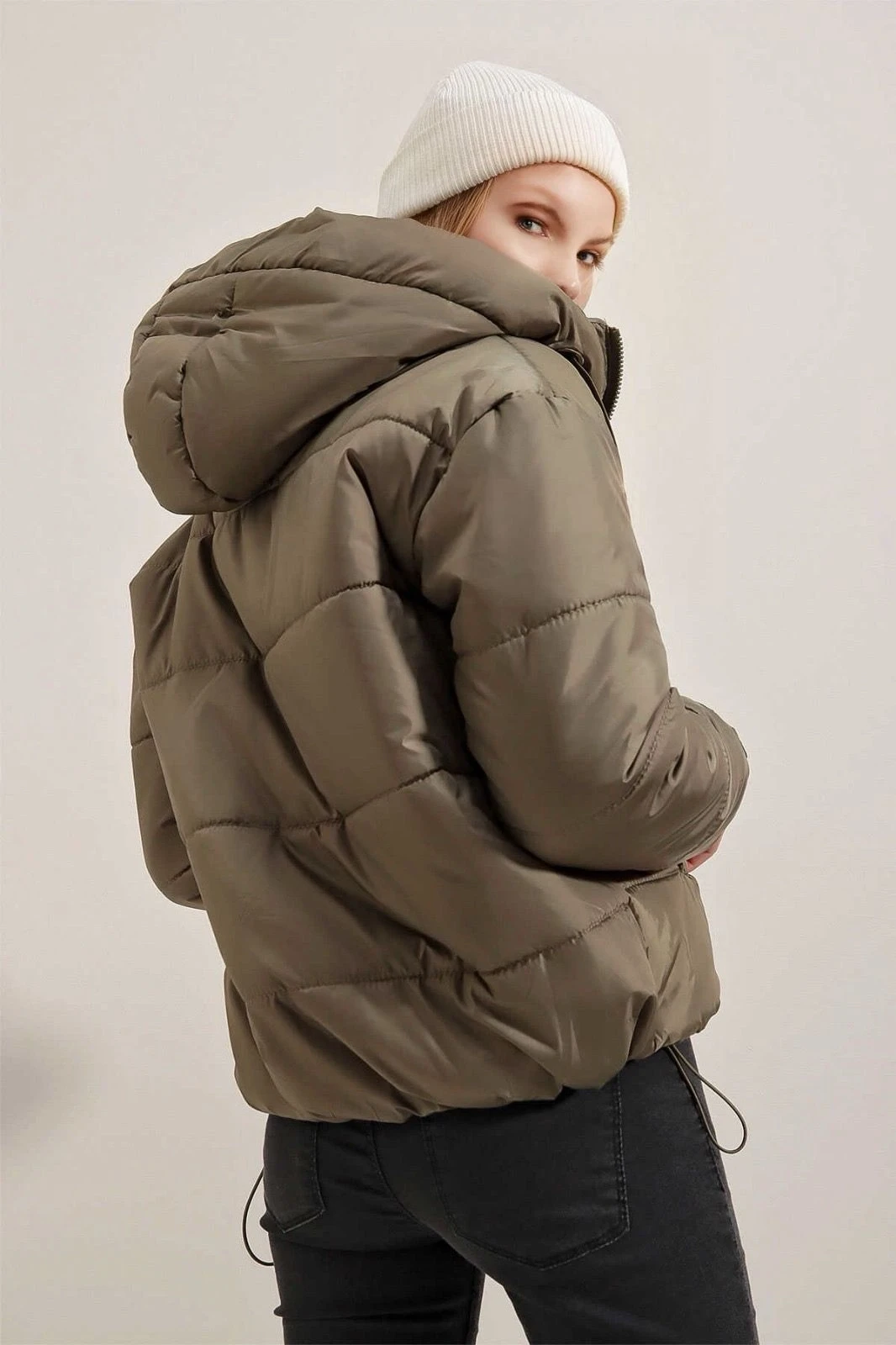 Kadın Haki Kapüşonlu Bel Büzgülü Şişme Mont HZL22W-BD151171