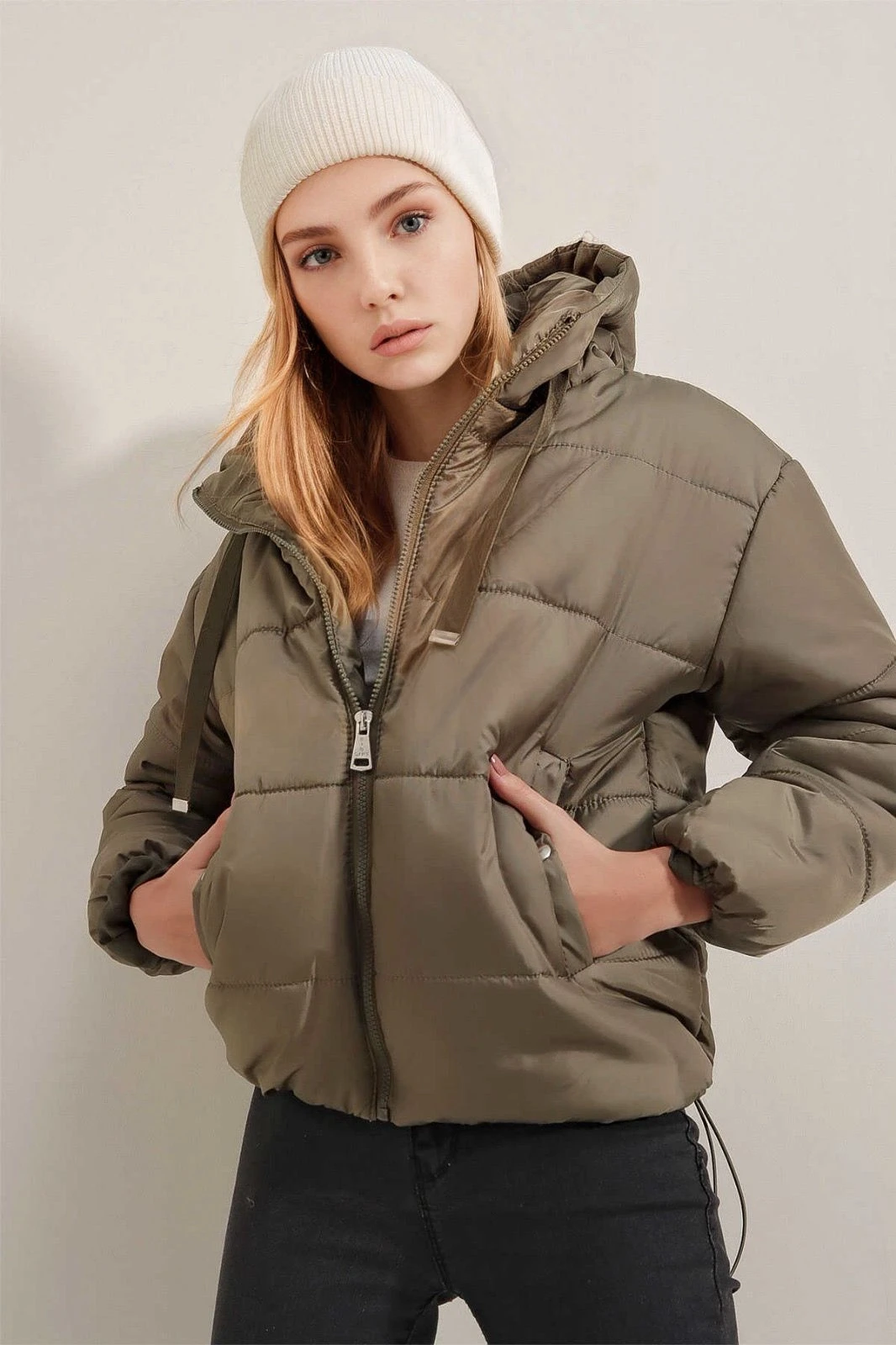 Kadın Haki Kapüşonlu Bel Büzgülü Şişme Mont HZL22W-BD151171