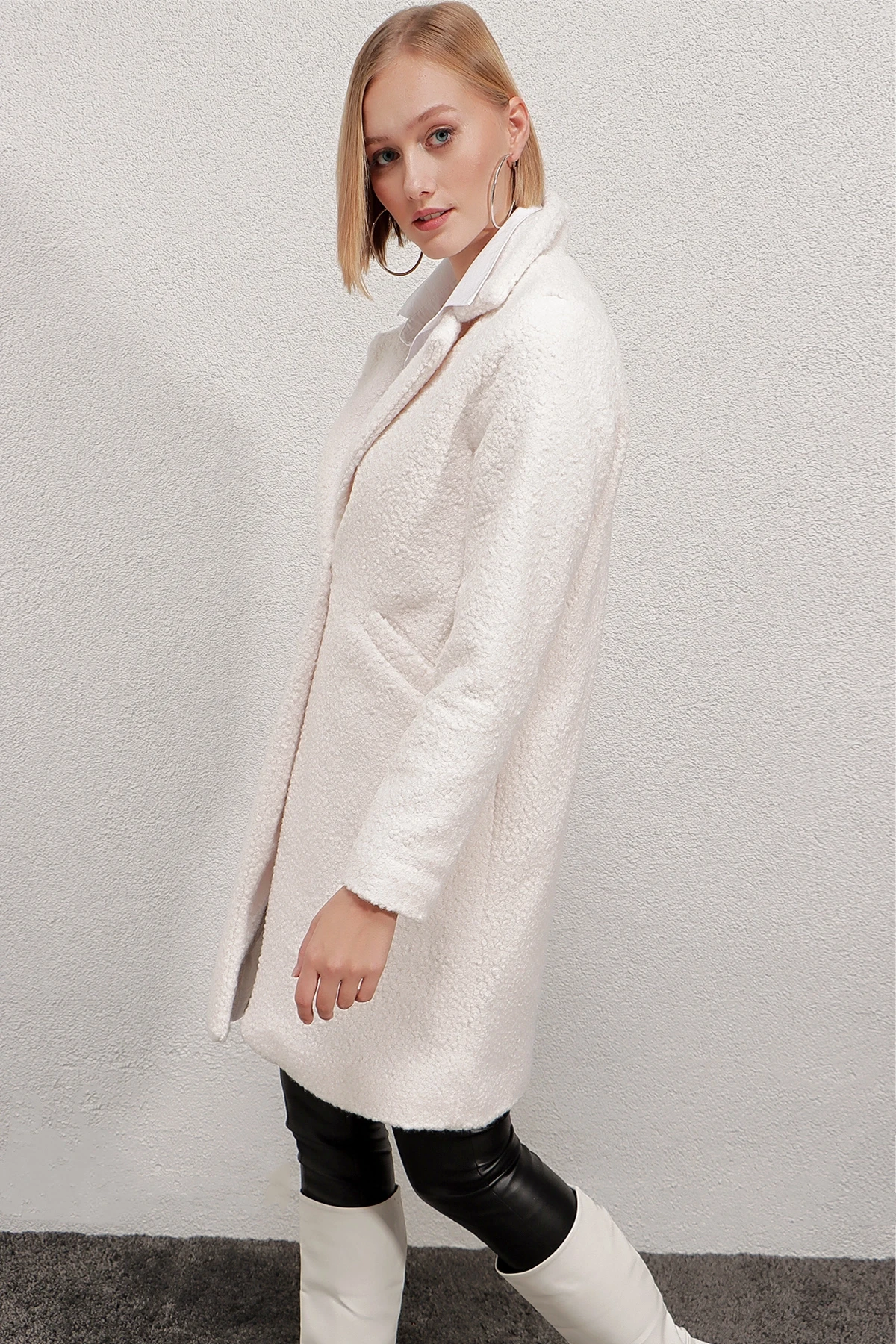 Kadın Kemik Tek Düğmeli Çift Cepli Astarlı Buklet Kaşe Kaban HZL22W-BD190821