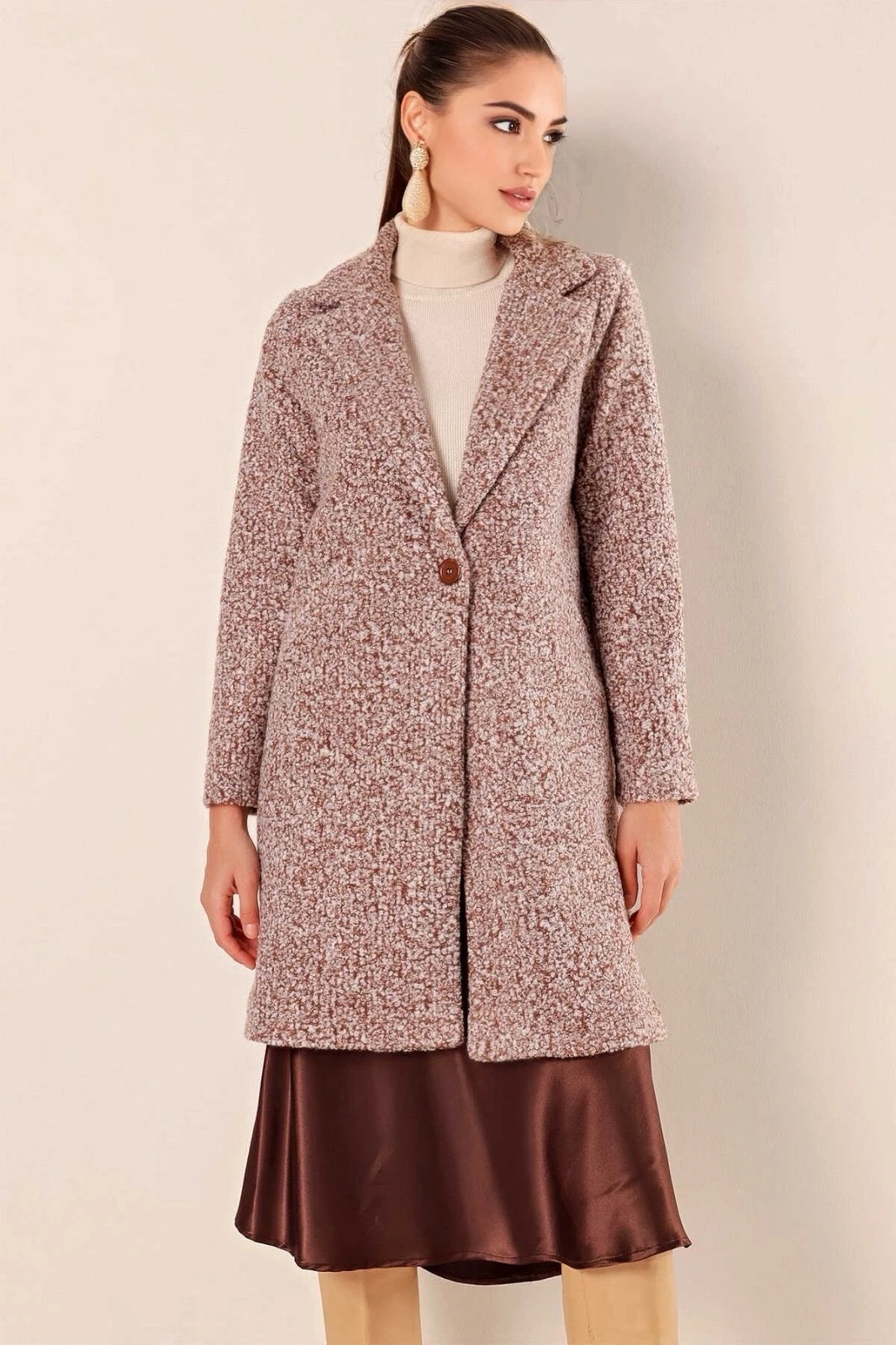 Kadın Kırçıllı Kahverengi Tek Düğmeli Çift Cepli Astarlı Buklet Kaşe Kaban HZL22W-BD190821