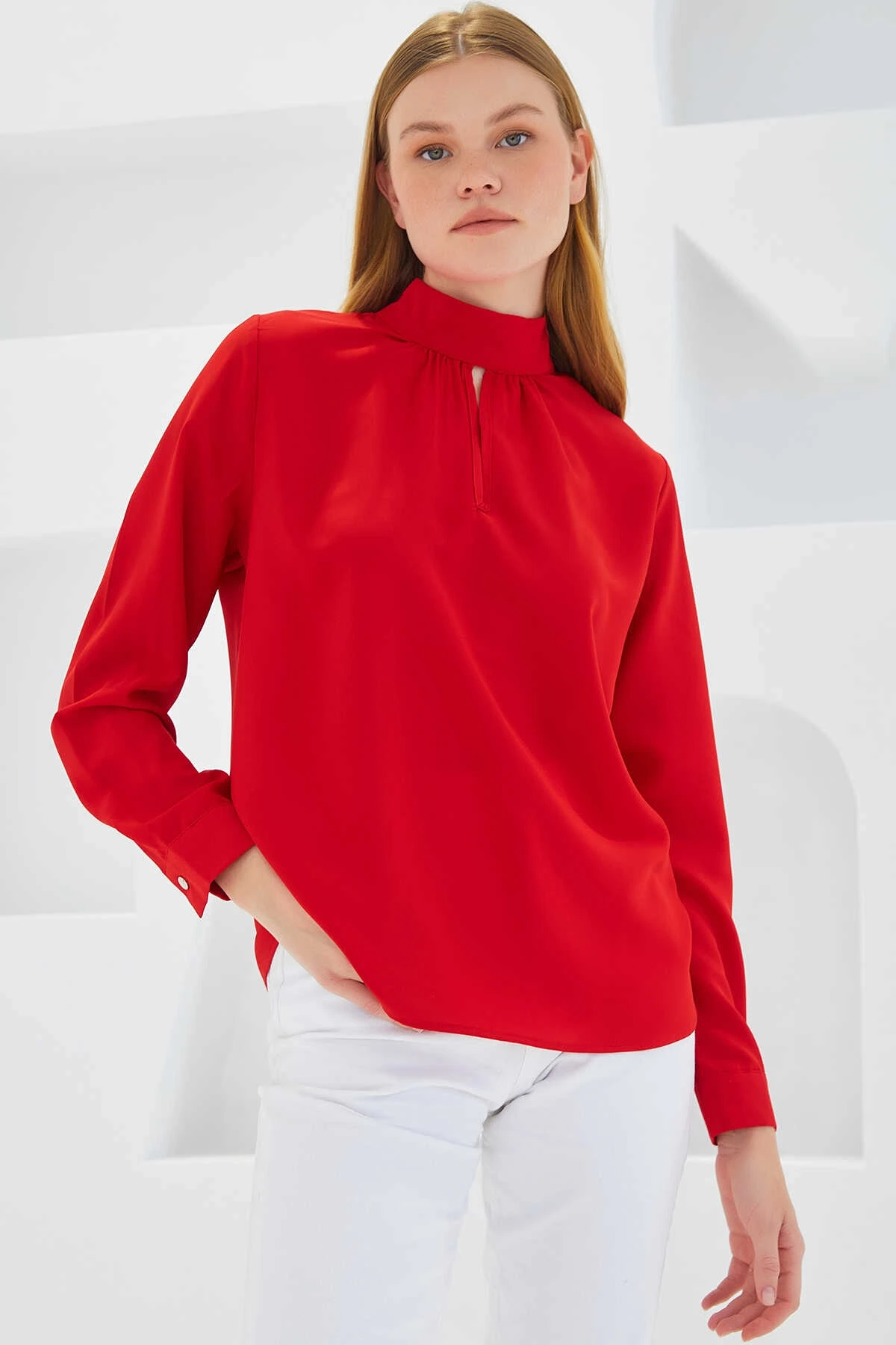 Kadın Kırmızı Pencere Detaylı Dökümlü Uzun Kollu Bluz HZL22S-BD104181