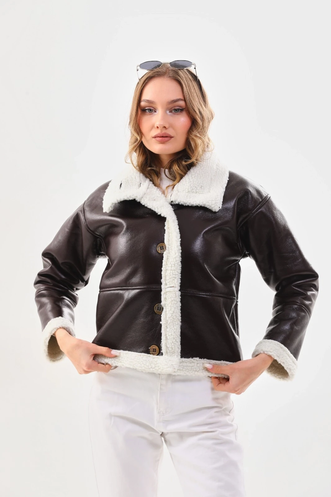 Kadın Koyu Kahverengi Yakası Ve İçi Suni Kürklü Önden Düğmeli Suni Deri Mont HZL23W-BRC129311