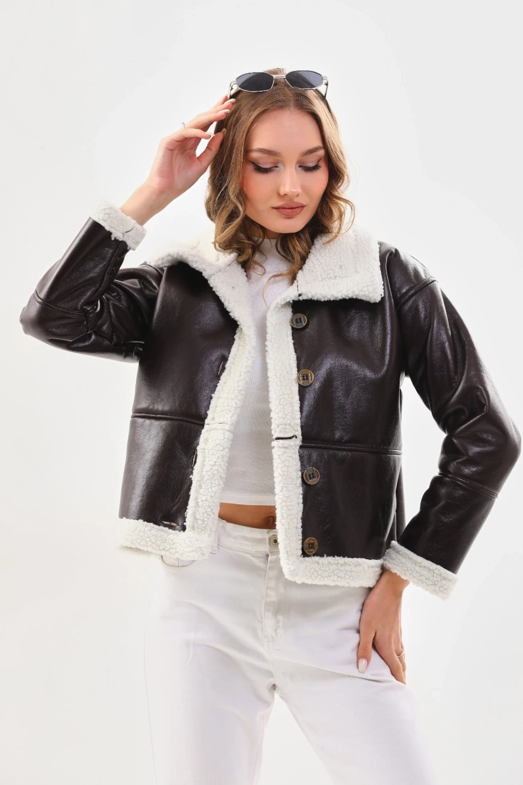 Kadın Koyu Kahverengi Yakası Ve İçi Suni Kürklü Önden Düğmeli Suni Deri Mont HZL23W-BRC129311