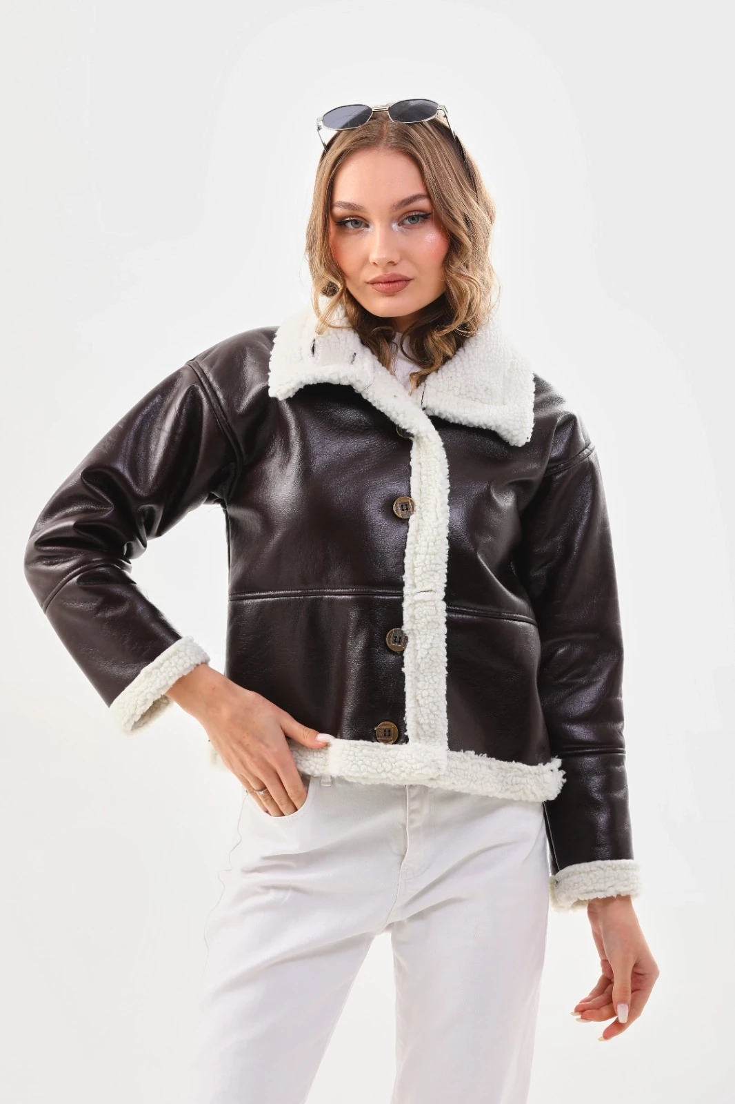 Kadın Koyu Kahverengi Yakası Ve İçi Suni Kürklü Önden Düğmeli Suni Deri Mont HZL23W-BRC129311