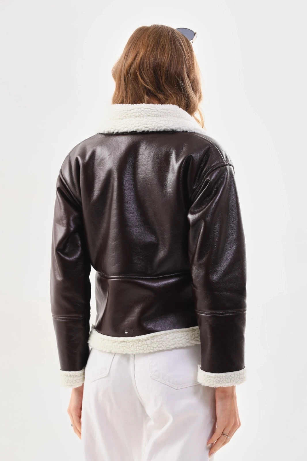 Kadın Koyu Kahverengi Yakası Ve İçi Suni Kürklü Önden Düğmeli Suni Deri Mont HZL23W-BRC129311