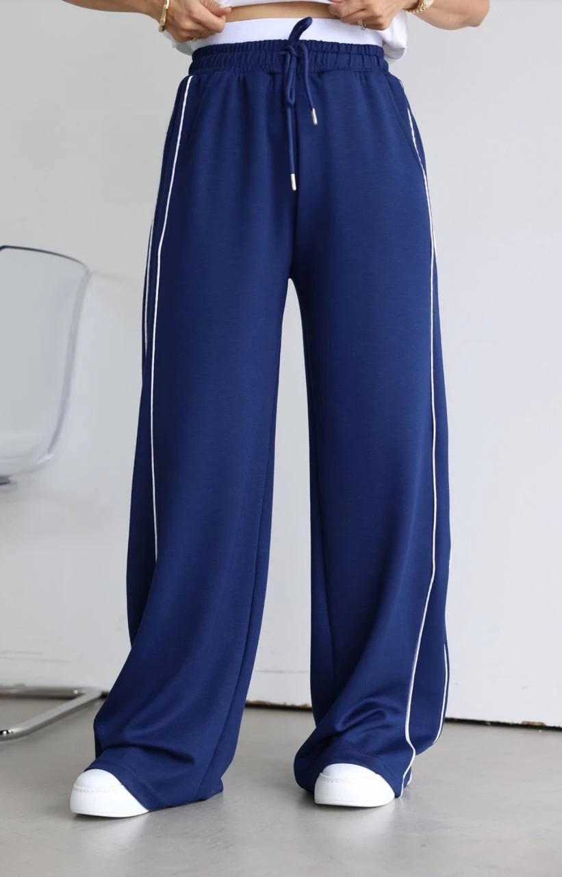 Kadın Lacivert Cepli Beli Lastikli Kemer Detaylı Şeritli Bol Paça Model Eşofman Altı HZL24S-ZK13001