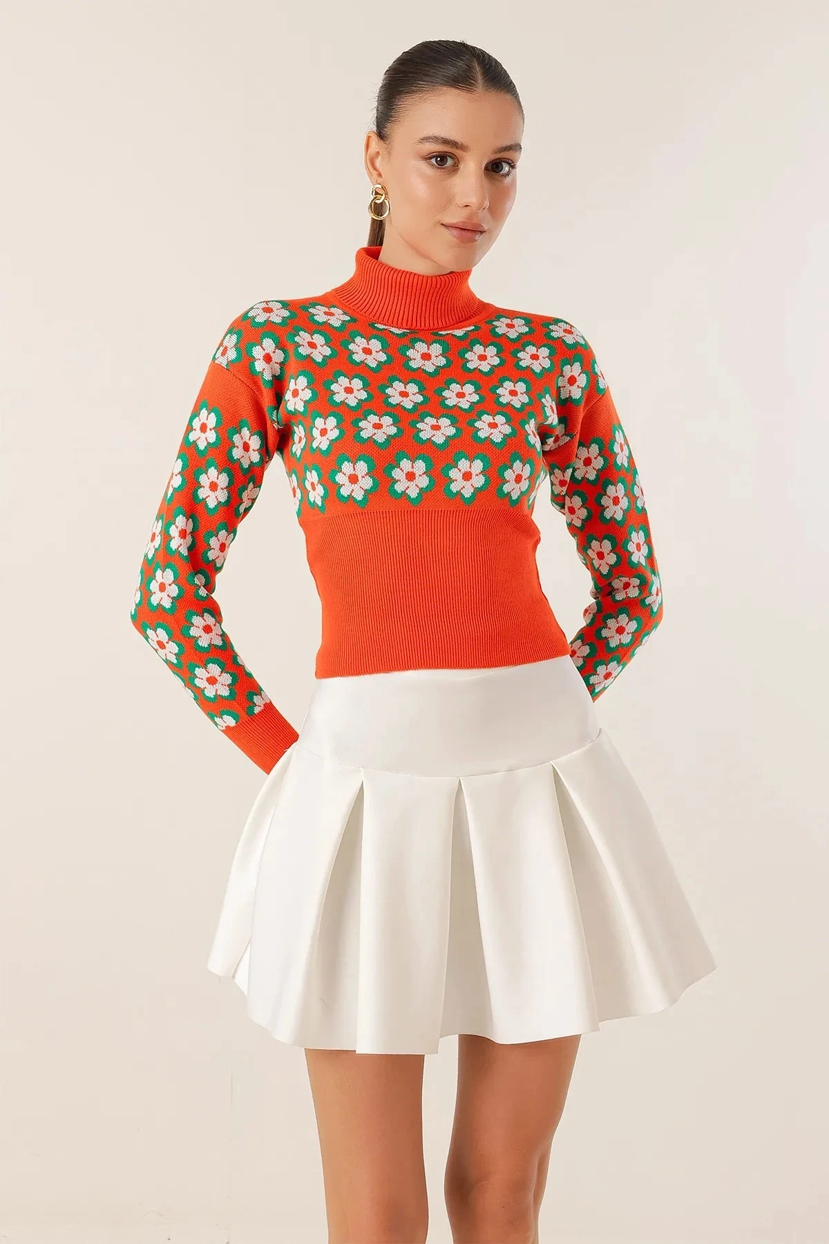 Kadın Oranj Çiçek Desenli Boğazlı Crop Kazak HZL24W-BD1101381