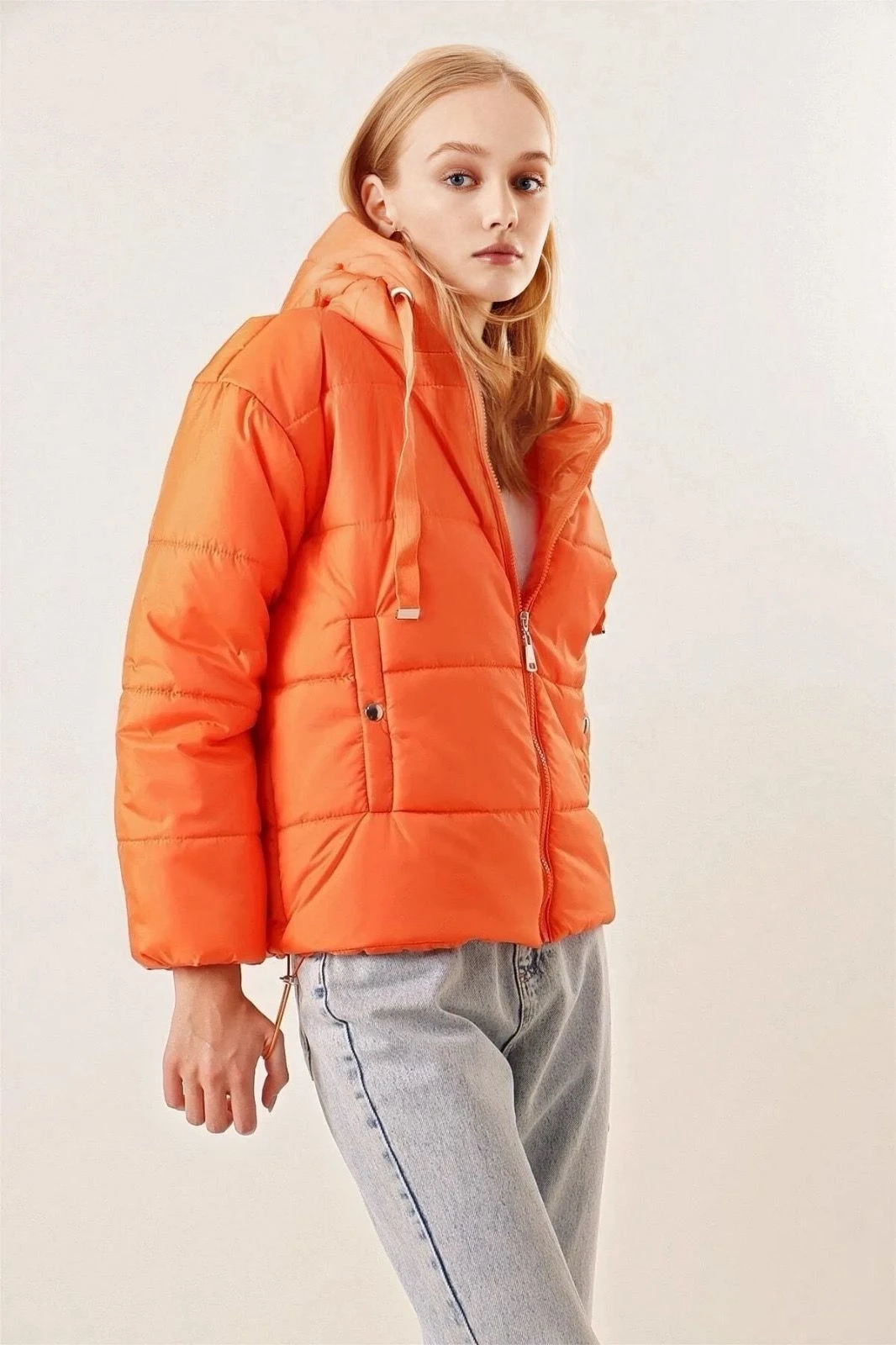 Kadın Oranj Kapüşonlu Bel Büzgülü Şişme Mont HZL22W-BD151171