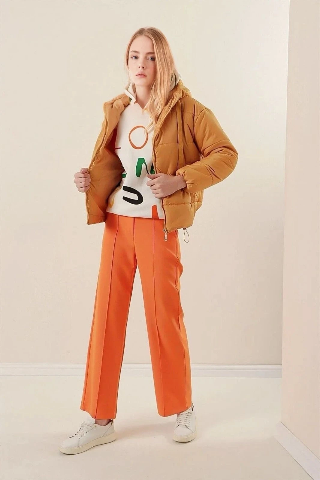 Kadın Pastel Sarı Kapüşonlu Bel Büzgülü Şişme Mont HZL22W-BD151171