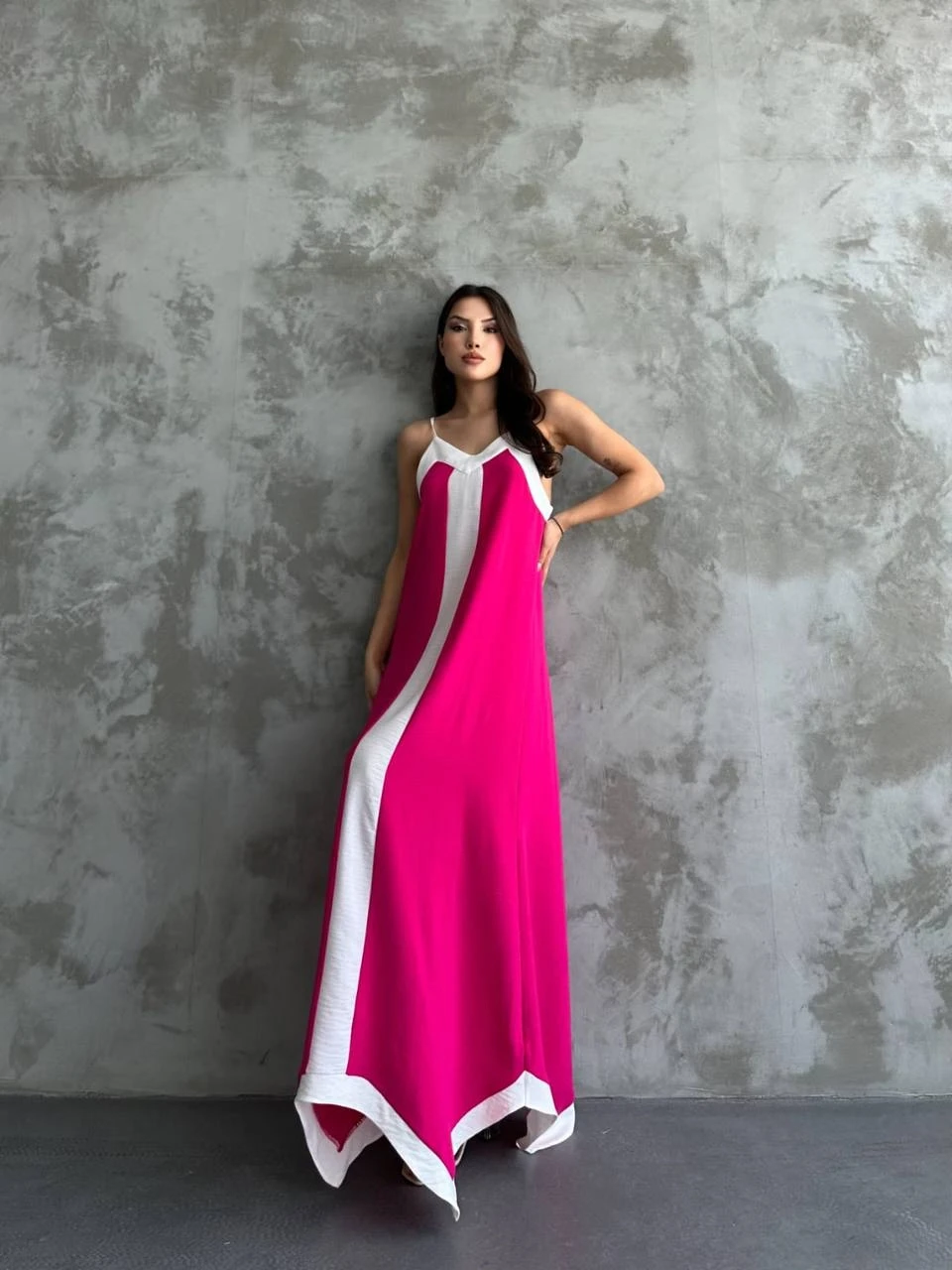 Kadın Pembe Beyaz Detaylı Asimetrik Kesim V Yaka Ayarlanabilir İp Askılı Elbise HZL24S-MJ113041