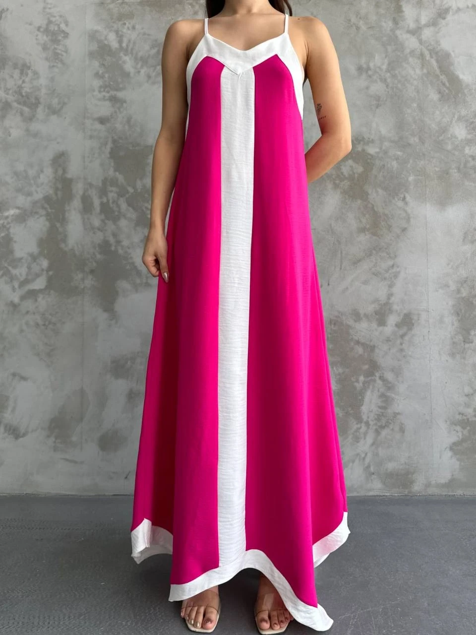 Kadın Pembe Beyaz Detaylı Asimetrik Kesim V Yaka Ayarlanabilir İp Askılı Elbise HZL24S-MJ113041