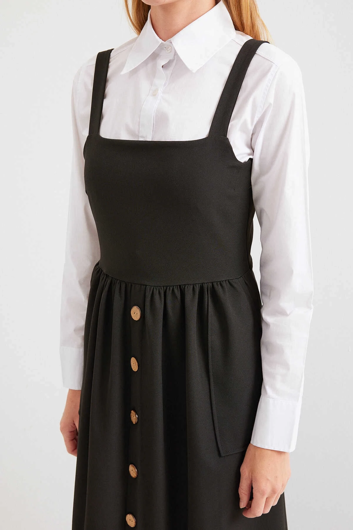 Kadın Siyah Askılı Düğme Detaylı Cepli Kuşaklı Uzun Elbise HZL24S-BD124901