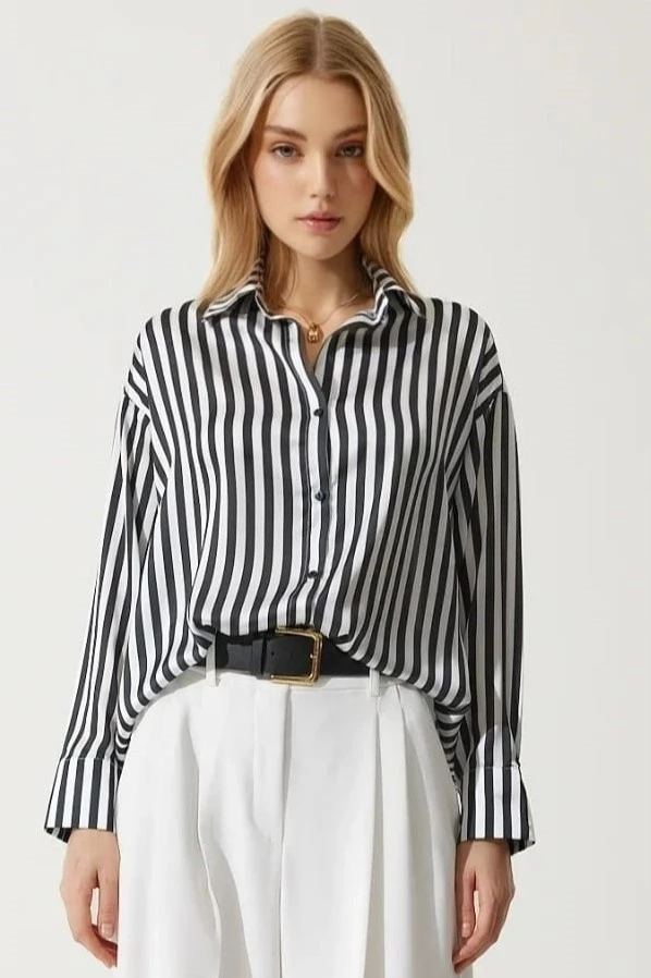 Kadın Siyah Beyaz Çizgili Dökümlü Oversize Saten Görünümlü Gömlek HZL24S-BD1202421