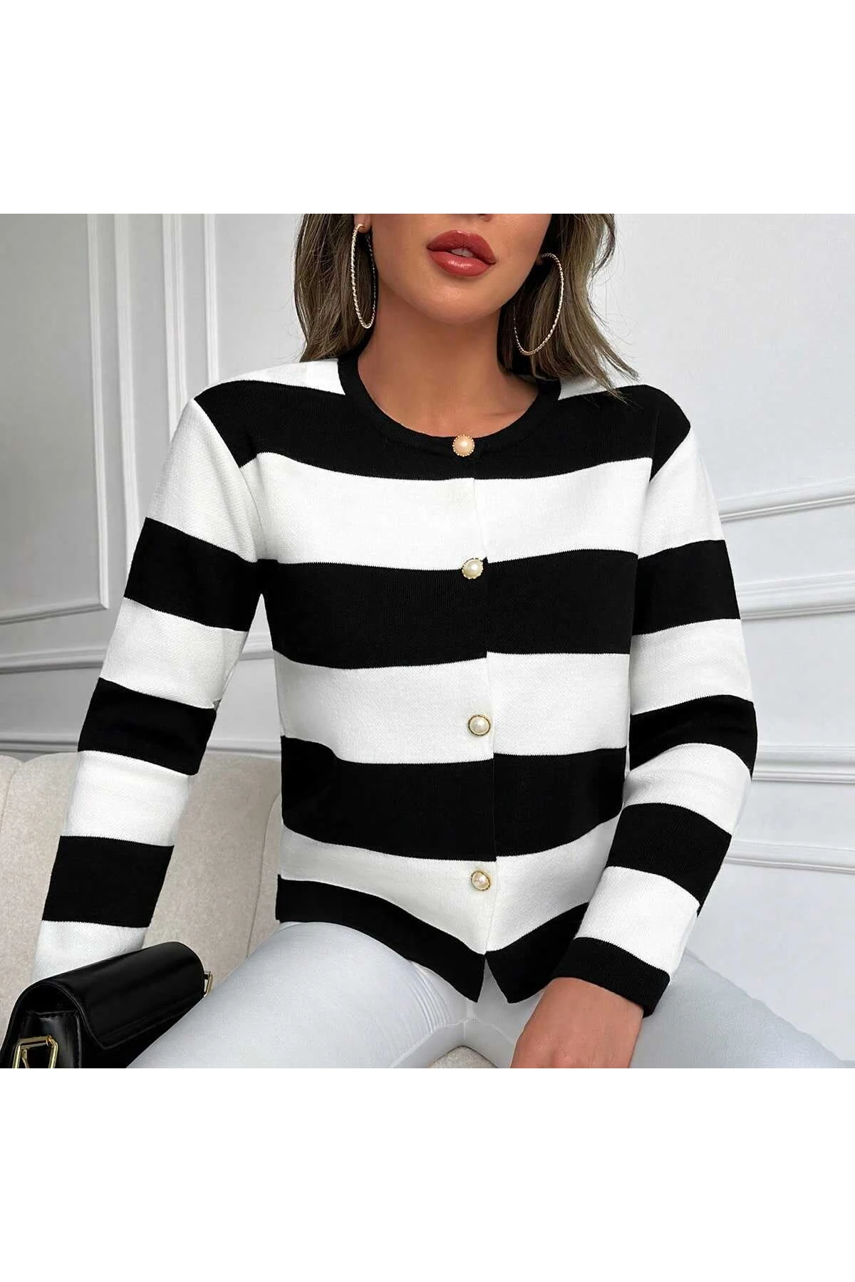 Kadın Siyah Beyaz Çizgili Önden Düğmeli Bisiklet Yaka Triko Hırka HZL24W-BD1101661