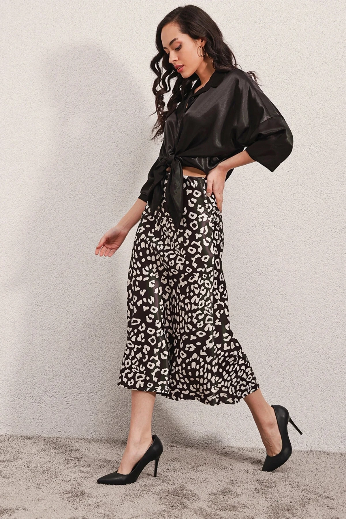 Kadın Siyah Beyaz Leopar Desen Saten Yüzeyli Beli Lastikli Midi Boy Etek Hzl23s-bd1101471