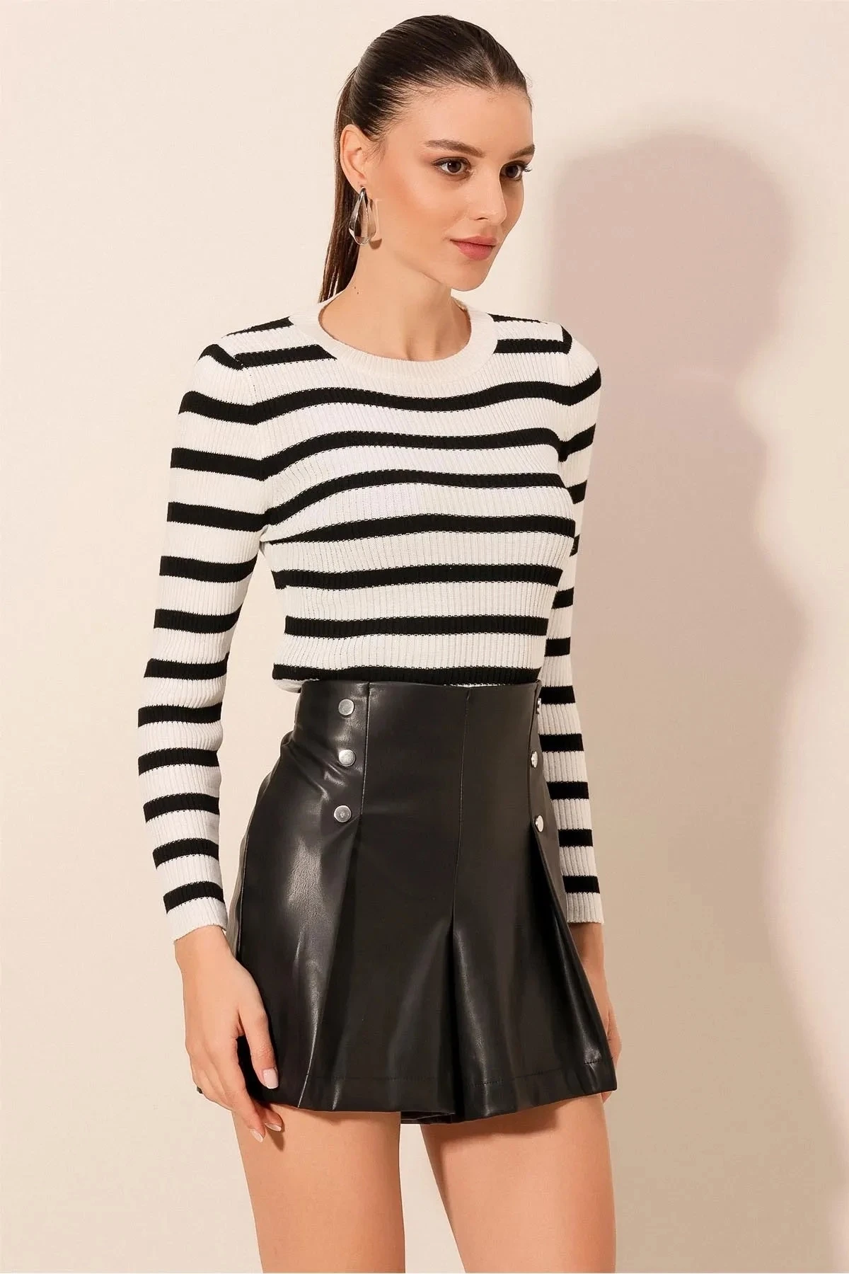 Kadın Siyah Çizgili Bisiklet Yaka Triko Kazak HZL24W-BD1101331
