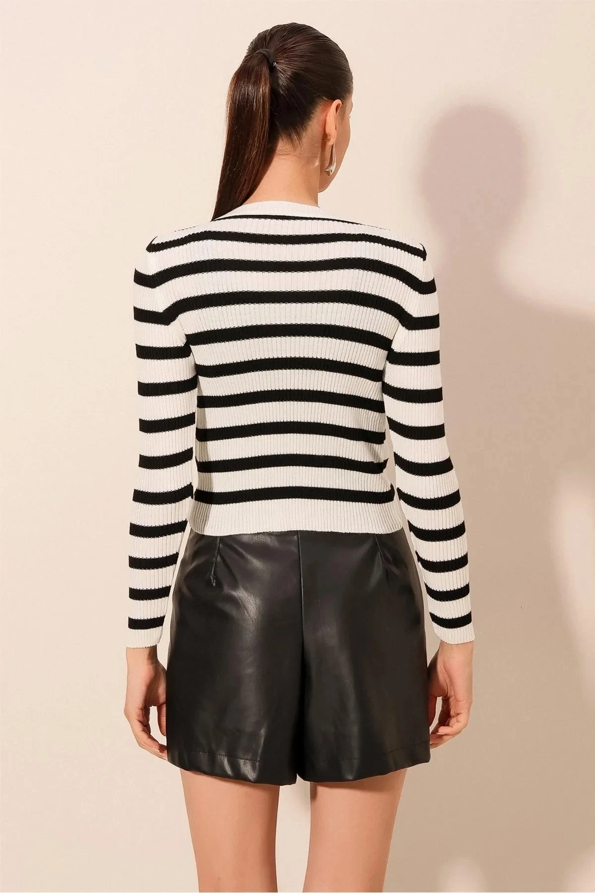 Kadın Siyah Çizgili Bisiklet Yaka Triko Kazak HZL24W-BD1101331