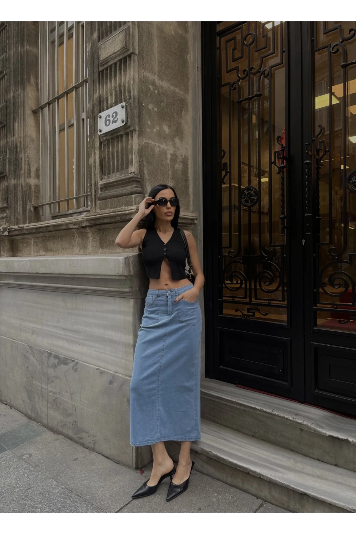 Kadın Siyah Düğmeli Crop Triko Yelek HZL24S-ZK10231