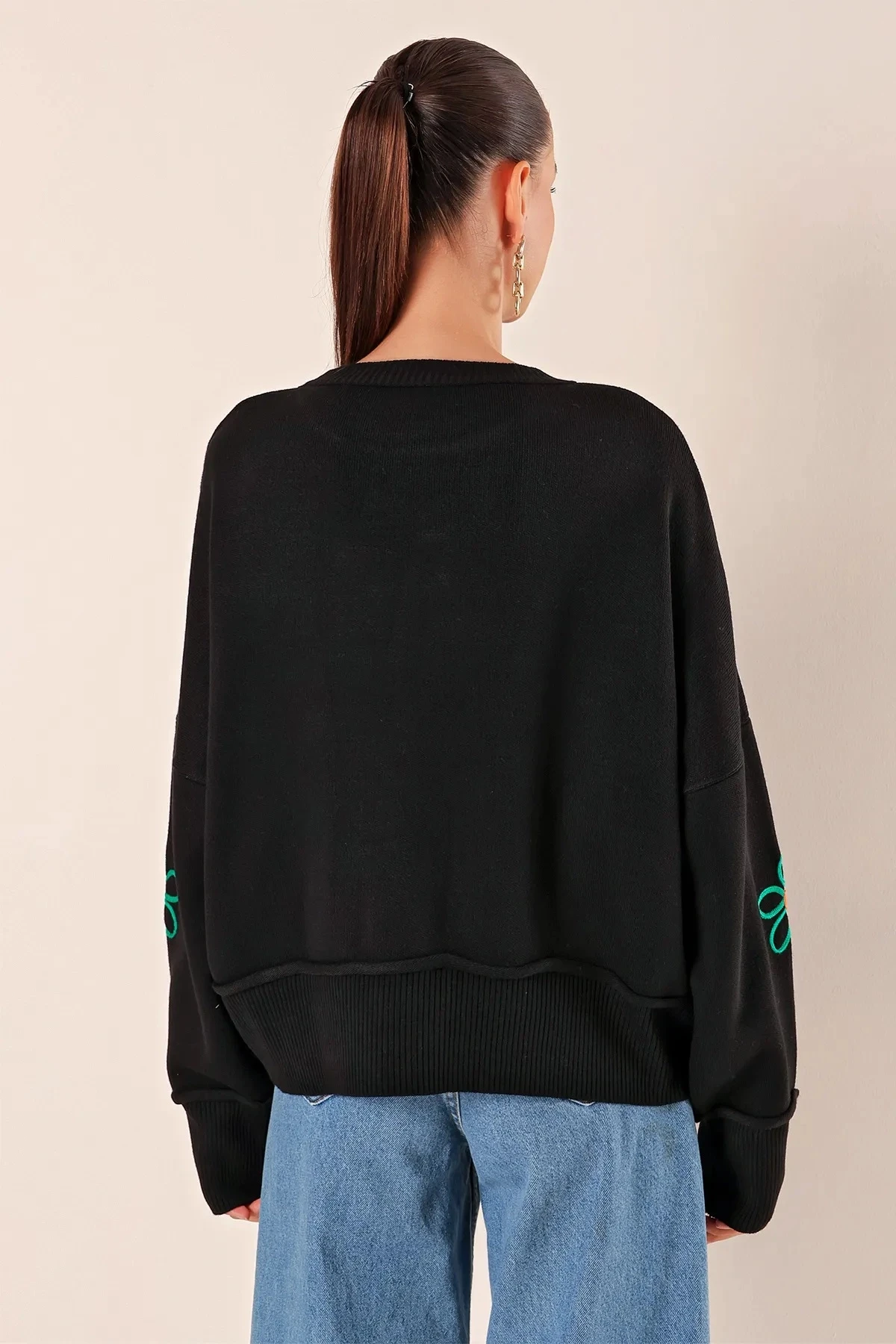 Kadın Siyah Geniş Kalıp Çiçek Desenli  Triko Kazak HZL24W-BD1101981