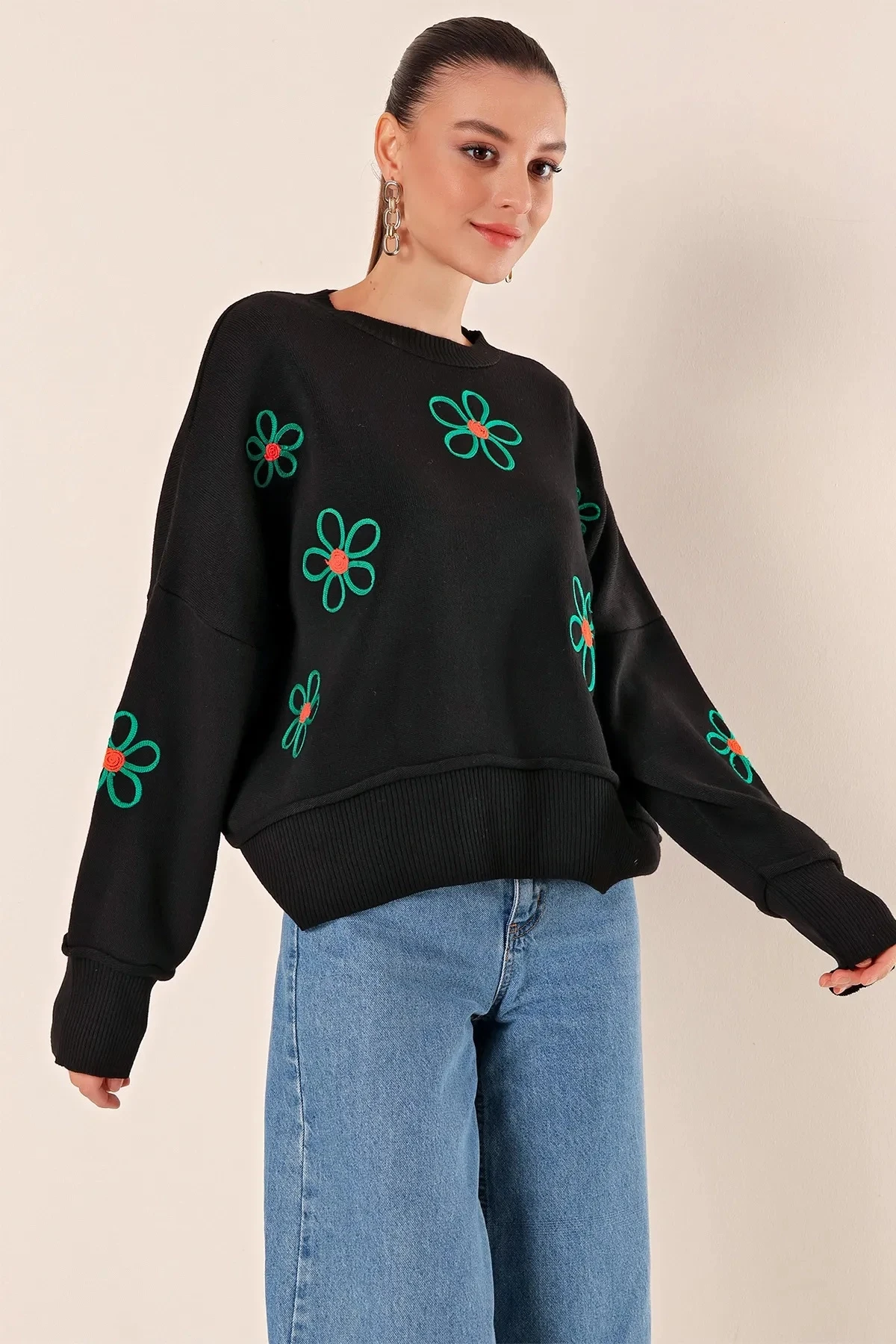 Kadın Siyah Geniş Kalıp Çiçek Desenli  Triko Kazak HZL24W-BD1101981