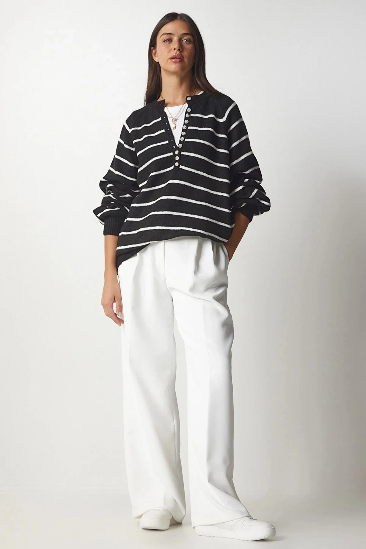 Kadın Siyah Hafif Balon Kol Çizgili Düğmeli Yaka Triko Kazak HZL23W-BD1101491