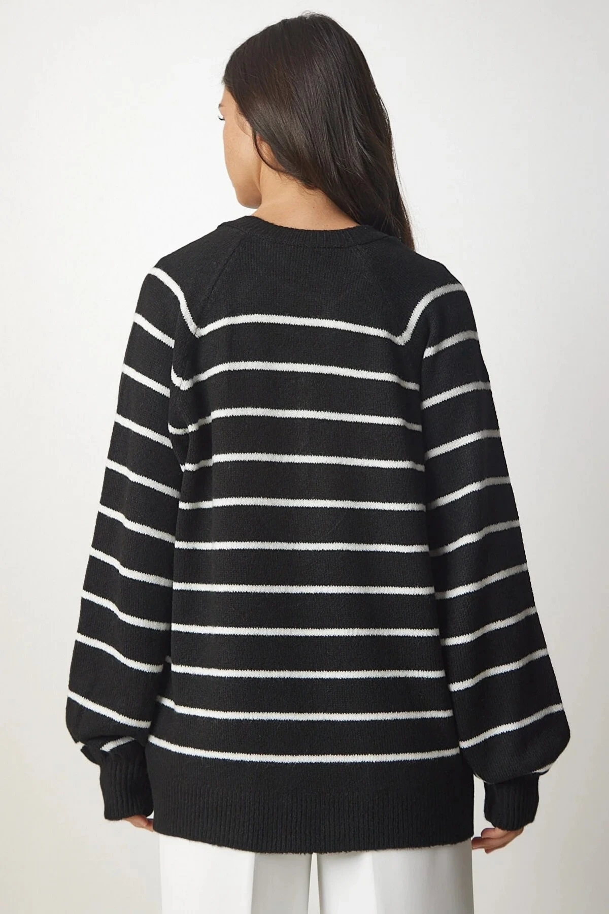 Kadın Siyah Hafif Balon Kol Çizgili Düğmeli Yaka Triko Kazak HZL23W-BD1101491