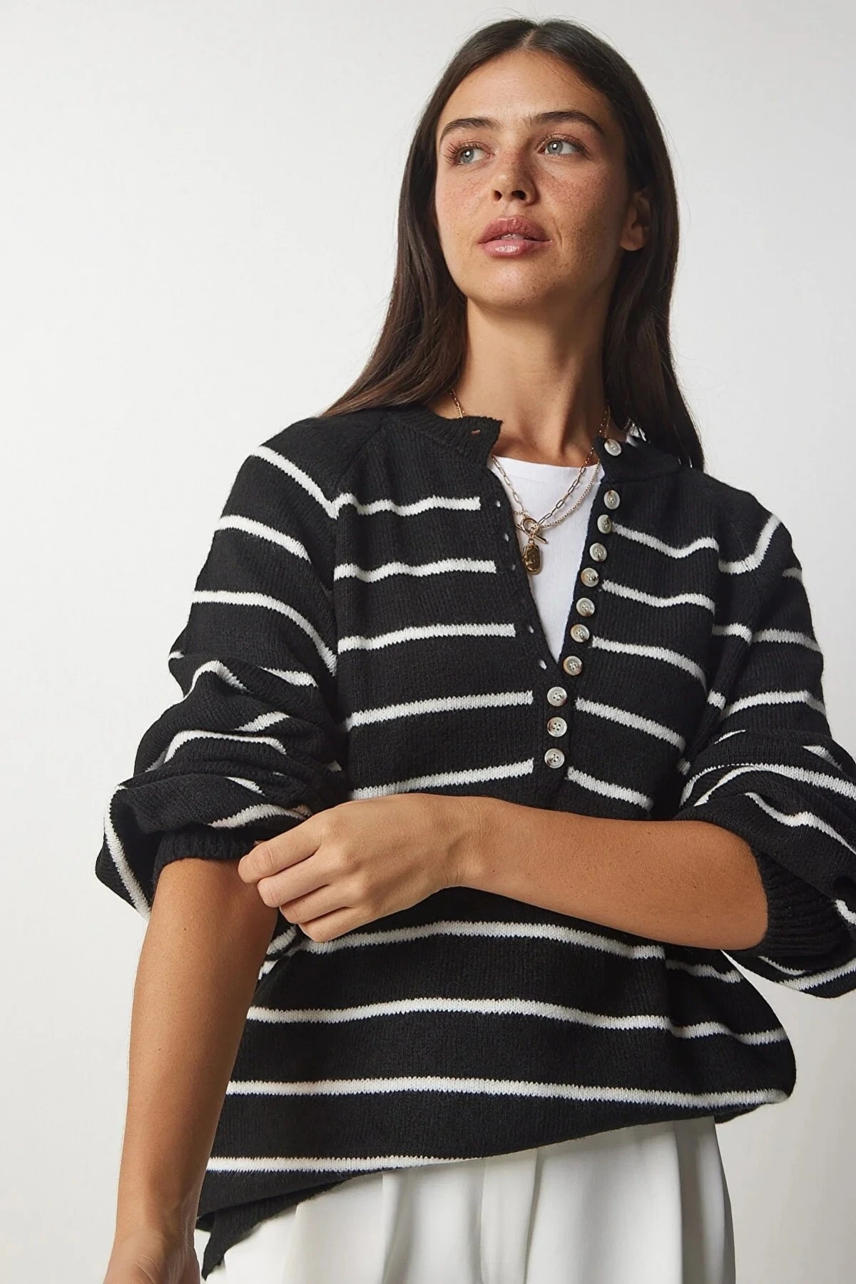 Kadın Siyah Hafif Balon Kol Çizgili Düğmeli Yaka Triko Kazak HZL23W-BD1101491