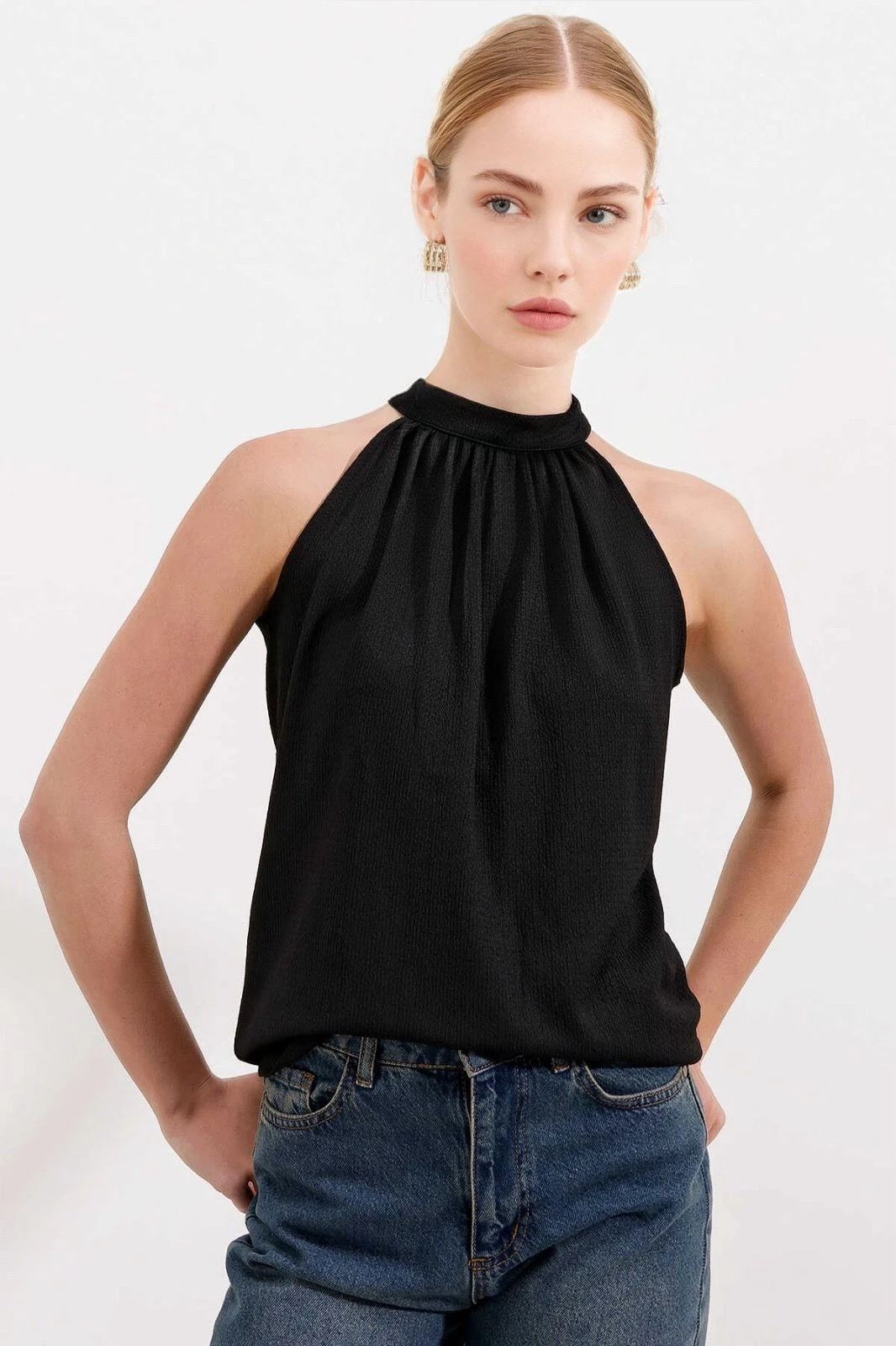 Kadın Siyah Halter Yaka Kolsuz Örme Bluz HZL24S-BD104891