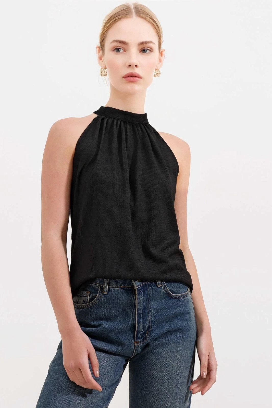 Kadın Siyah Halter Yaka Kolsuz Örme Bluz HZL24S-BD104891