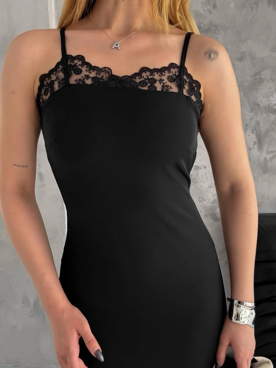 Kadın Siyah İnce Askılı Dantel Detaylı İthal Atlas Mini Elbise HZL24S-FRY121911