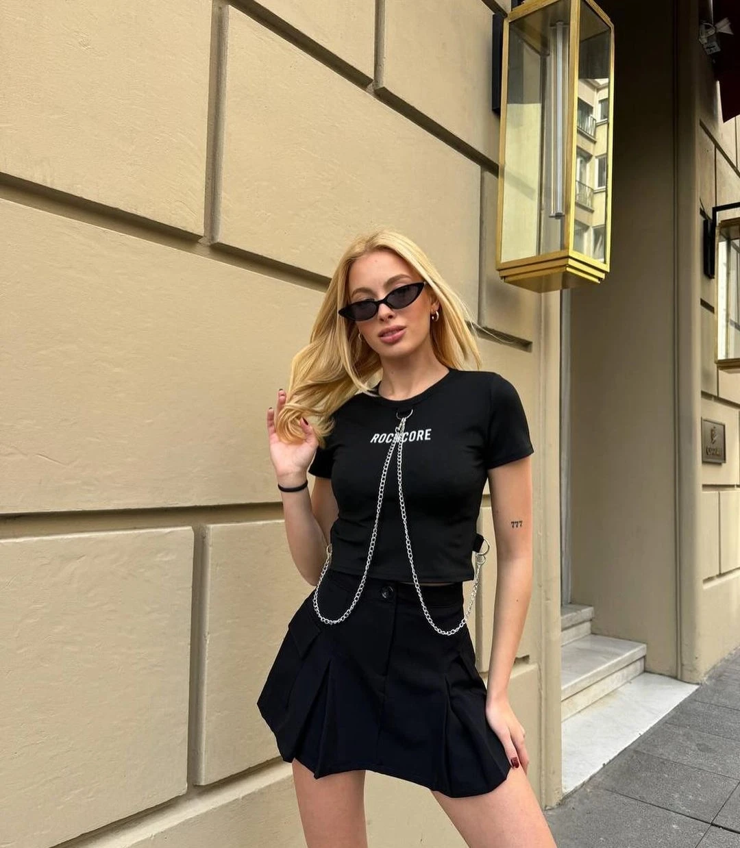 Kadın Siyah ROCKMORE Baskılı Zincir Aksesuarlı Crop T-Şihrt HZL24S-DSB120281