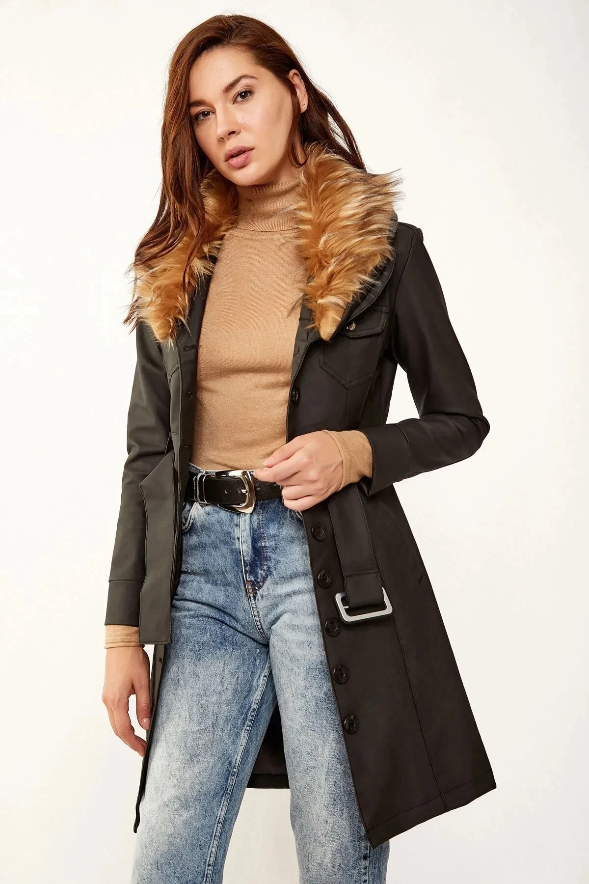 Kadın Siyah Yakası Kürklü Beli Kemerli  İçi Astarlı Suni Deri Mont HZL24W-BD110261