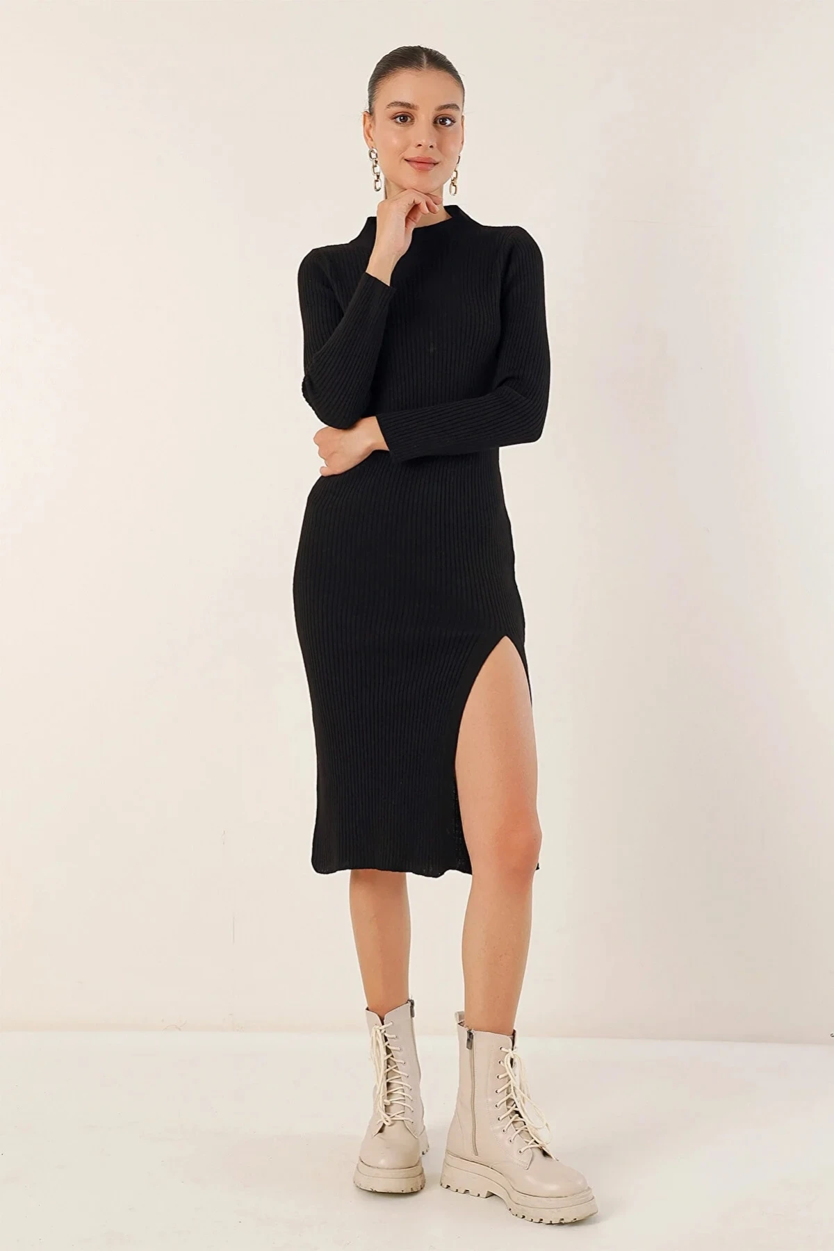 Kadın Siyah Yırtmaçlı Yarım Boğazlı Midi Boy Triko Elbise HZL24W-BD1101761
