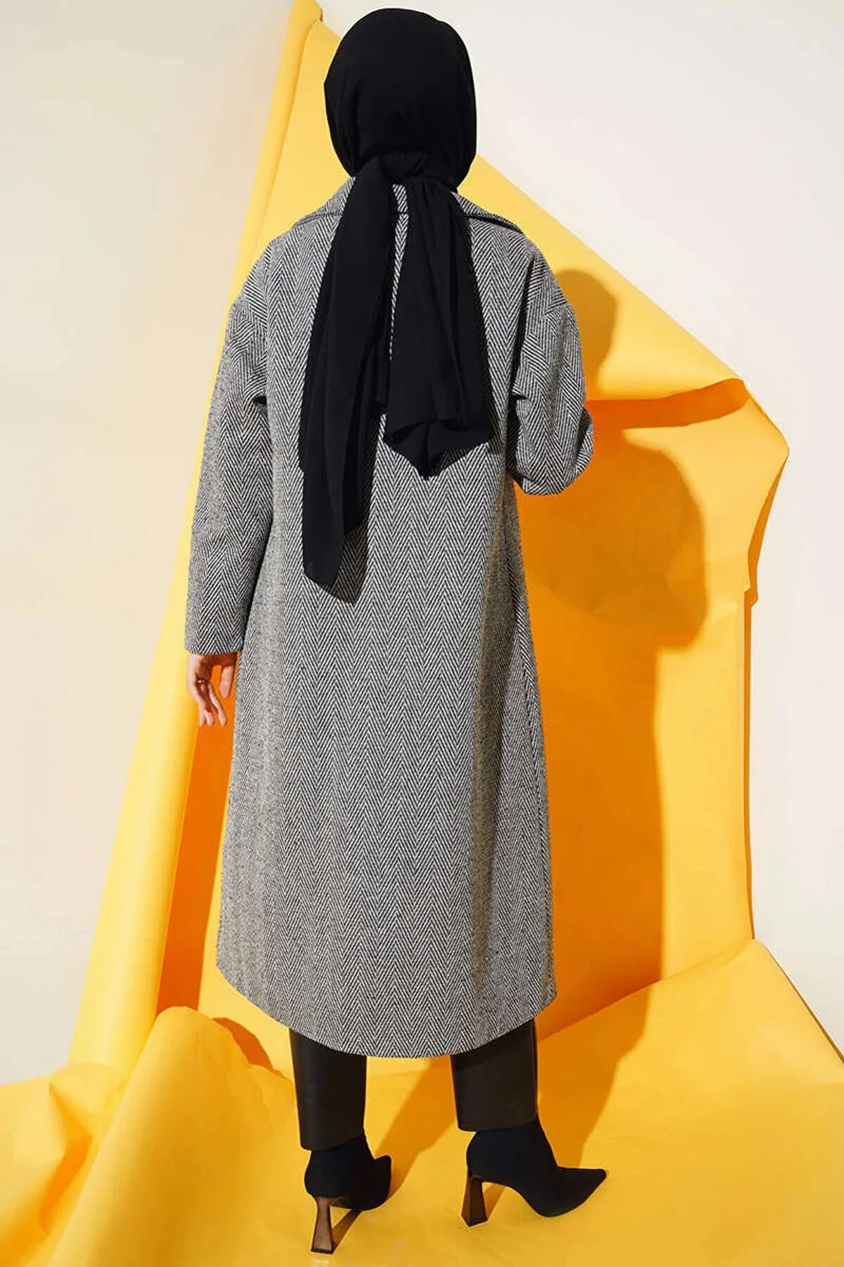 Kadın Tesettür Gri Yünlü  Düğmeli Çift Cepli Astarlı Geniş Kalıp Kaban HZL23W-BD191131