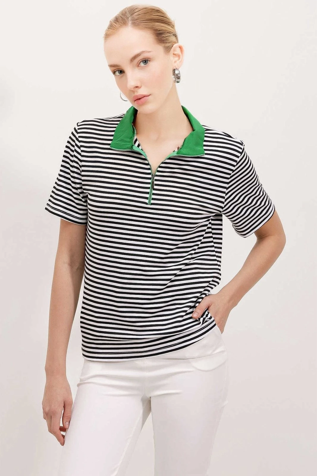 Kadın Yeşil Fermuarlı Polo Yaka Çizgili T-shirt HZL23S-BD104971