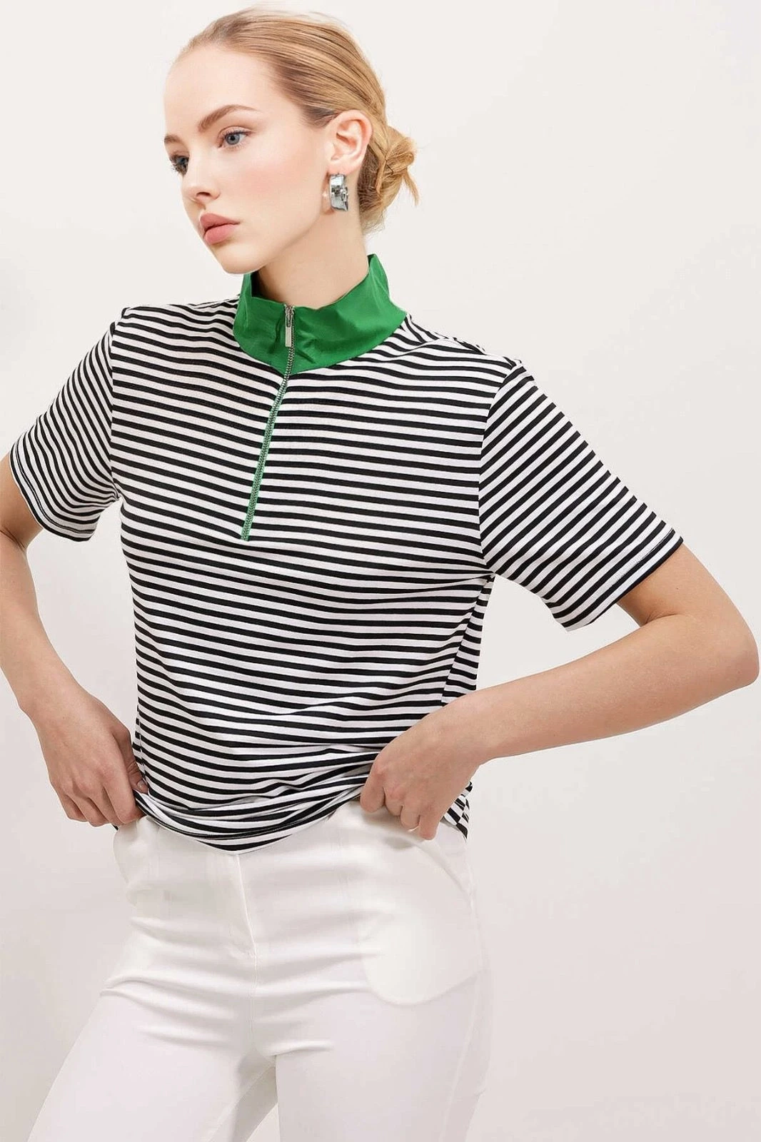 Kadın Yeşil Fermuarlı Polo Yaka Çizgili T-shirt HZL23S-BD104971