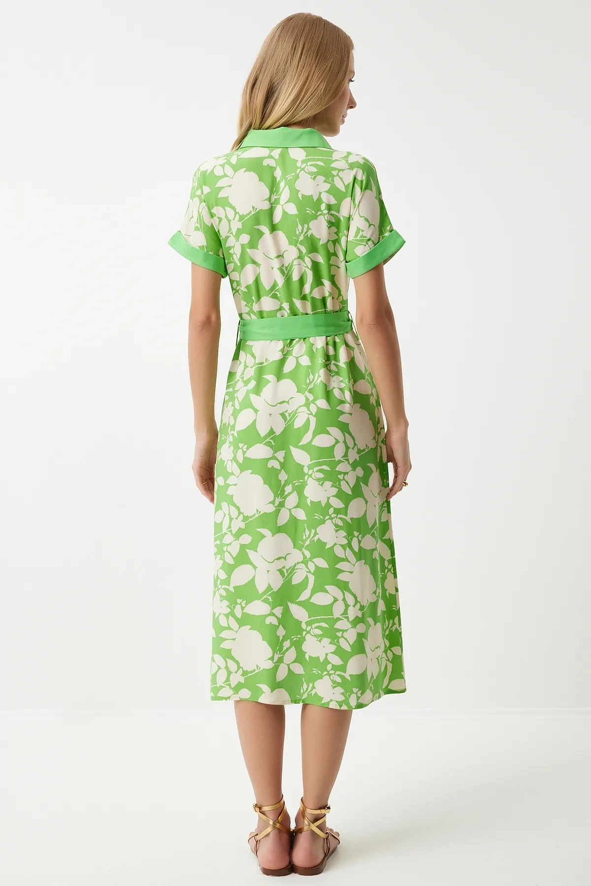Kadın Yeşil Krem Kuşaklı Çiçek Desenli Düğmeli Yazlık Viskon Elbise HZL24S-BD124551