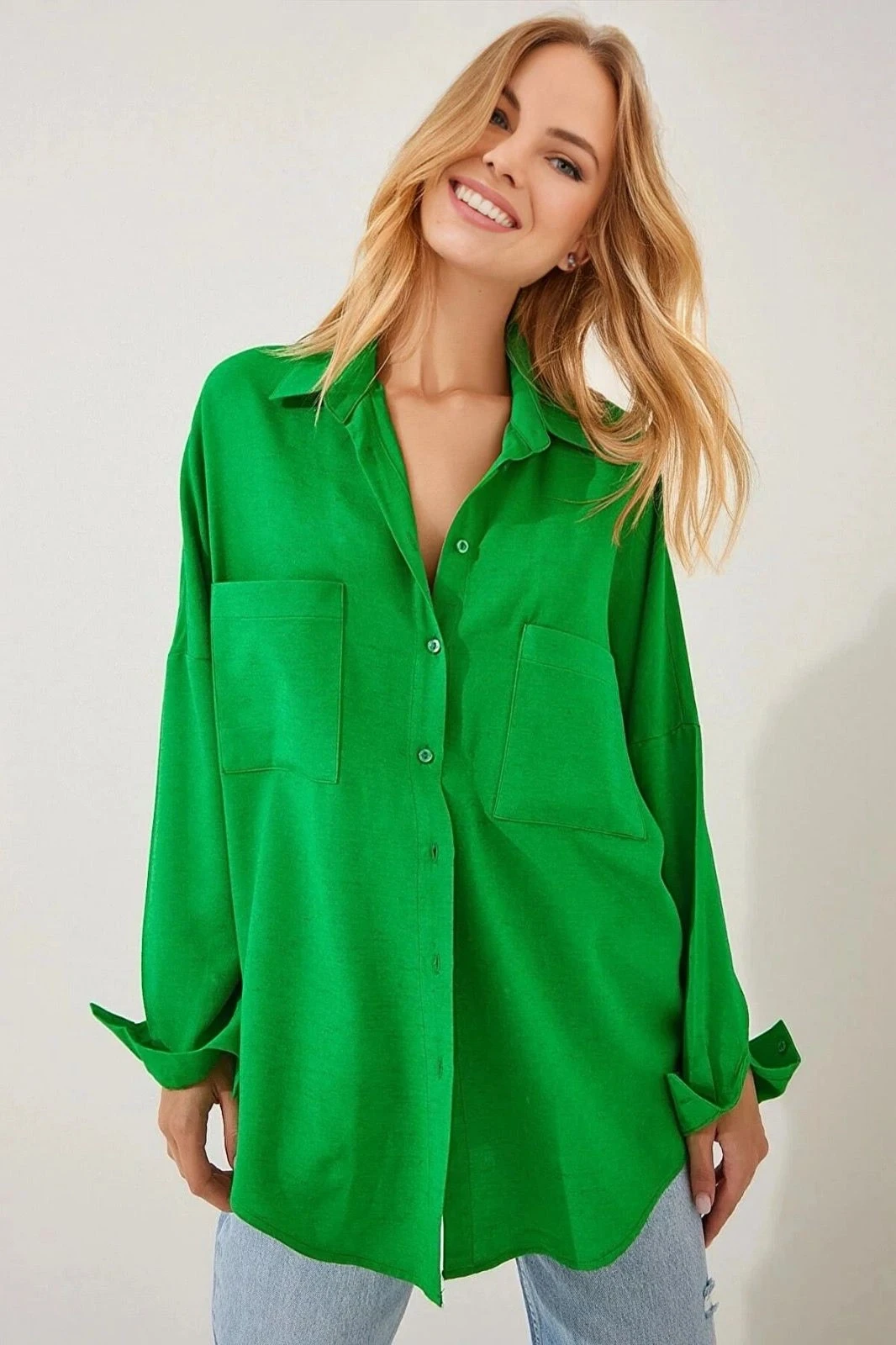 Kadın Yeşil Oversize Çift Cepli Keten Gömlek HZL22S-BD1201261