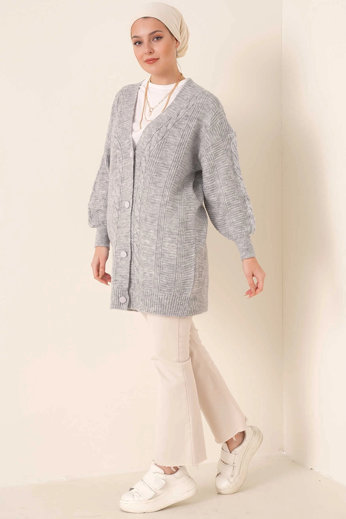Kadın Açık Gri Saç Örgü Desen Uzun Düğmeli Rahat Kesim Triko Hırka HZL23W-BD1100691
