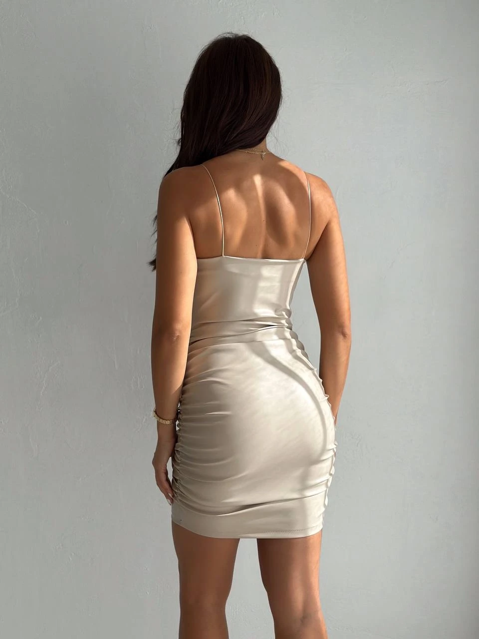 Kadın Bej Askılı Drape Detaylı Suni Deri Mini Elbise HZL24S-FRY121711