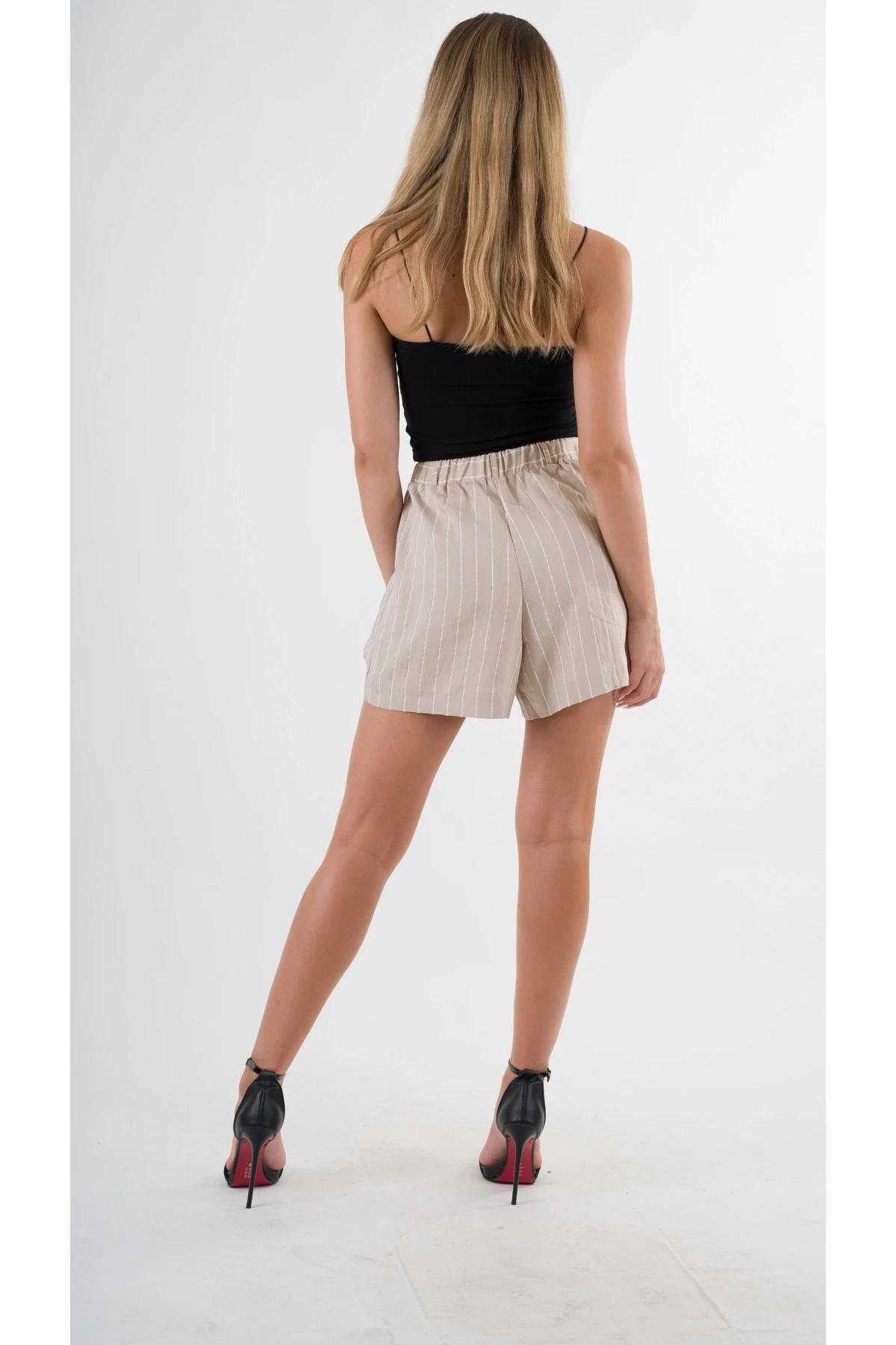 Kadın Bej Çizgili  Beli Lastikli Düğme Detaylı Cepli Şort HZL24S-YY277