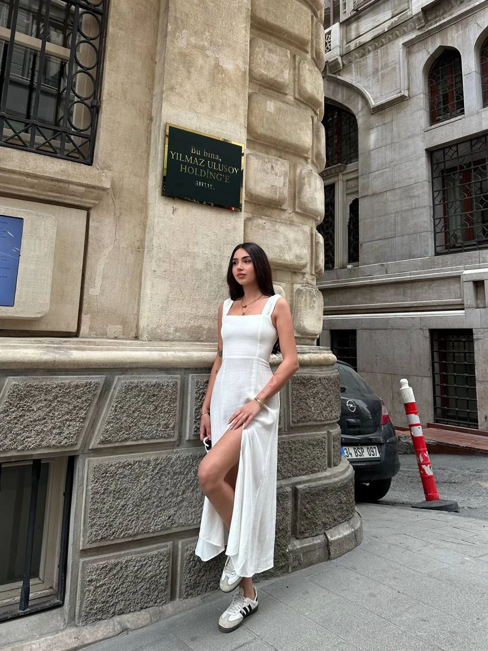 Kadın Beyaz Arkadan İp Bağlamalı Yırtmaç Detaylı Keten Elbise HZL25S-ZK11241