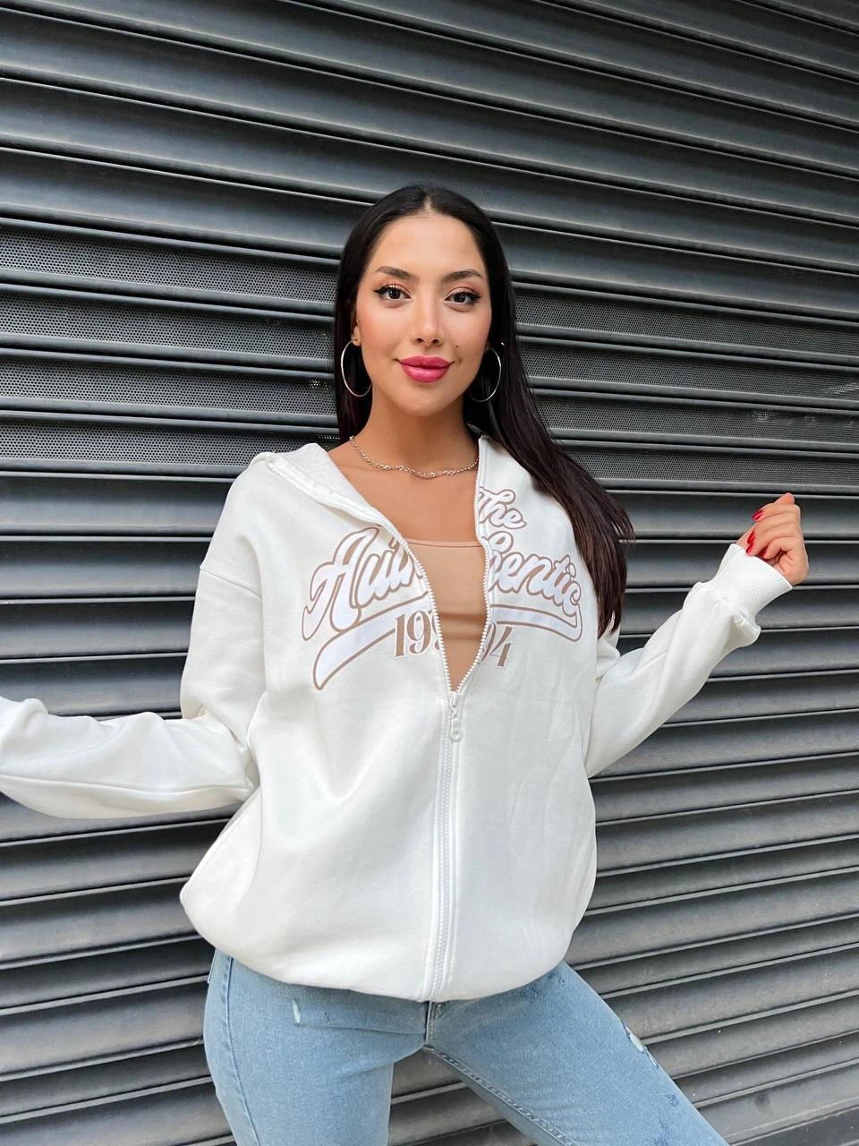 Kadın Beyaz Baskılı Kapüşonlu Fermuarlı Oversize Sweatshirt HZL24W-ZK12741