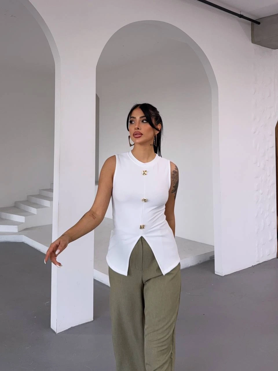 Kadın Beyaz Bisiklet Yaka Düğme Detaylı Ottoman Kumaş Bluz HZL25S-FRY123091