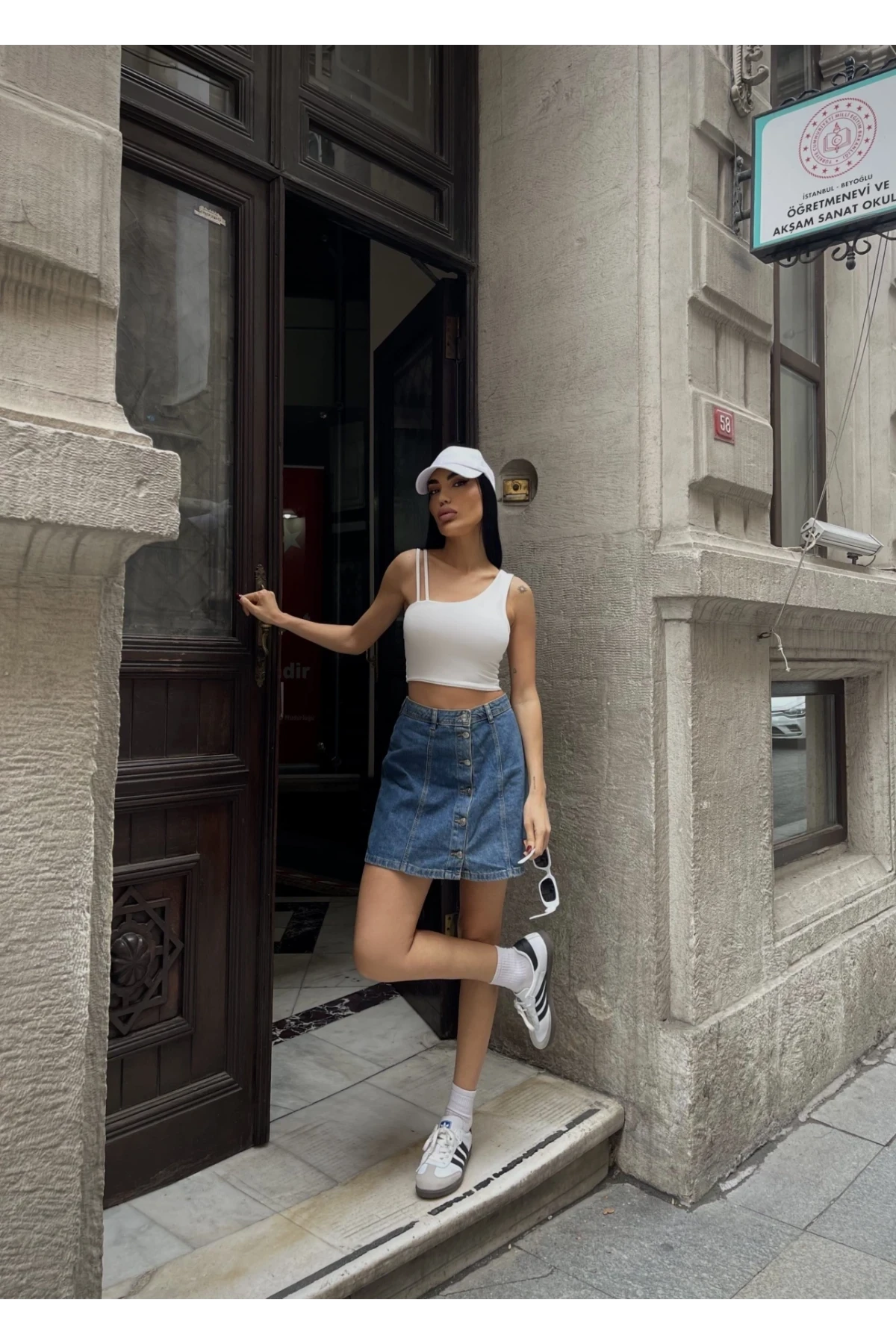 Kadın Beyaz Çift Askılı Tek Kol Crop Bluz HZL24S-ZK11011